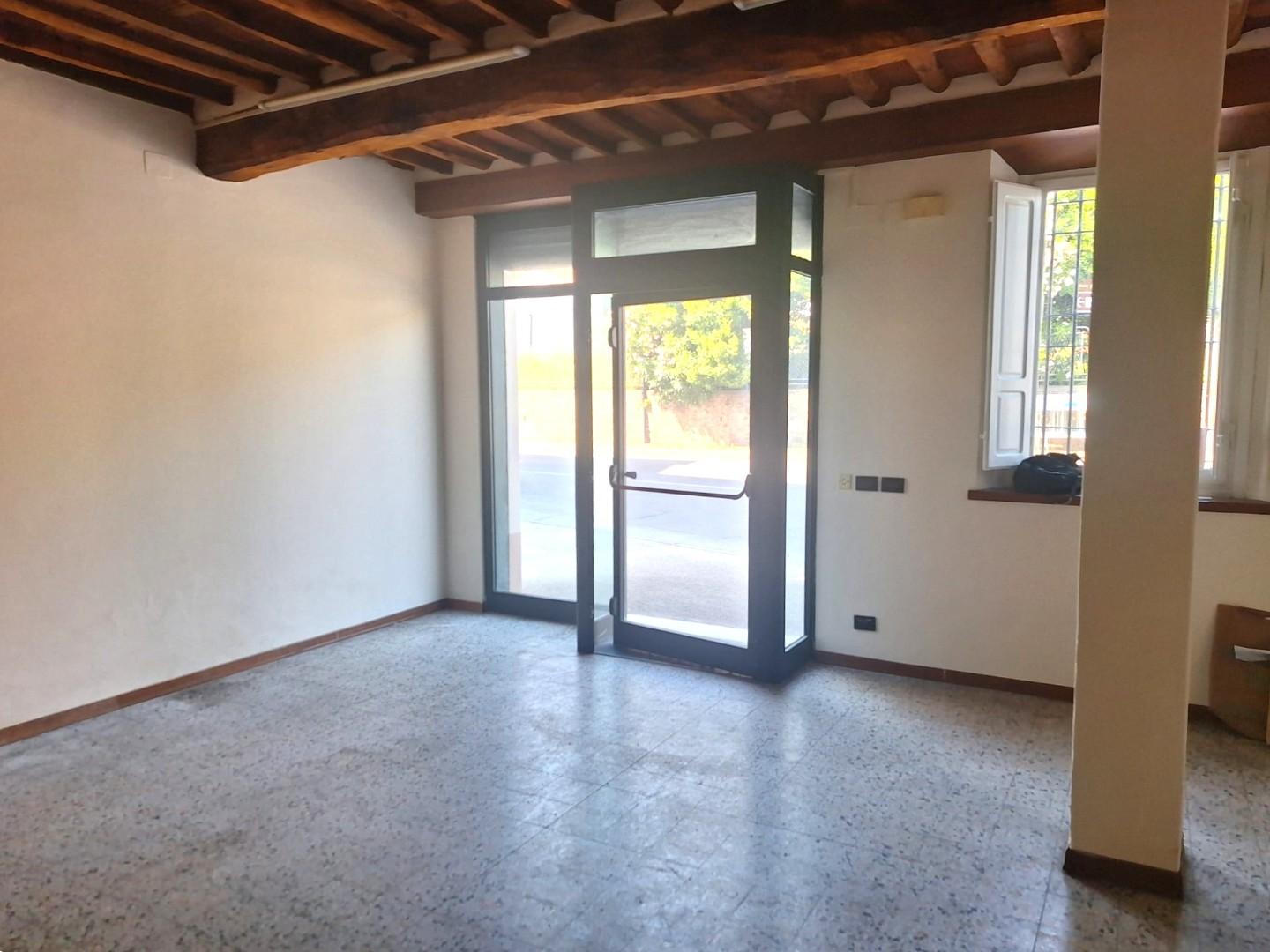 Capannone in affitto a Porcari