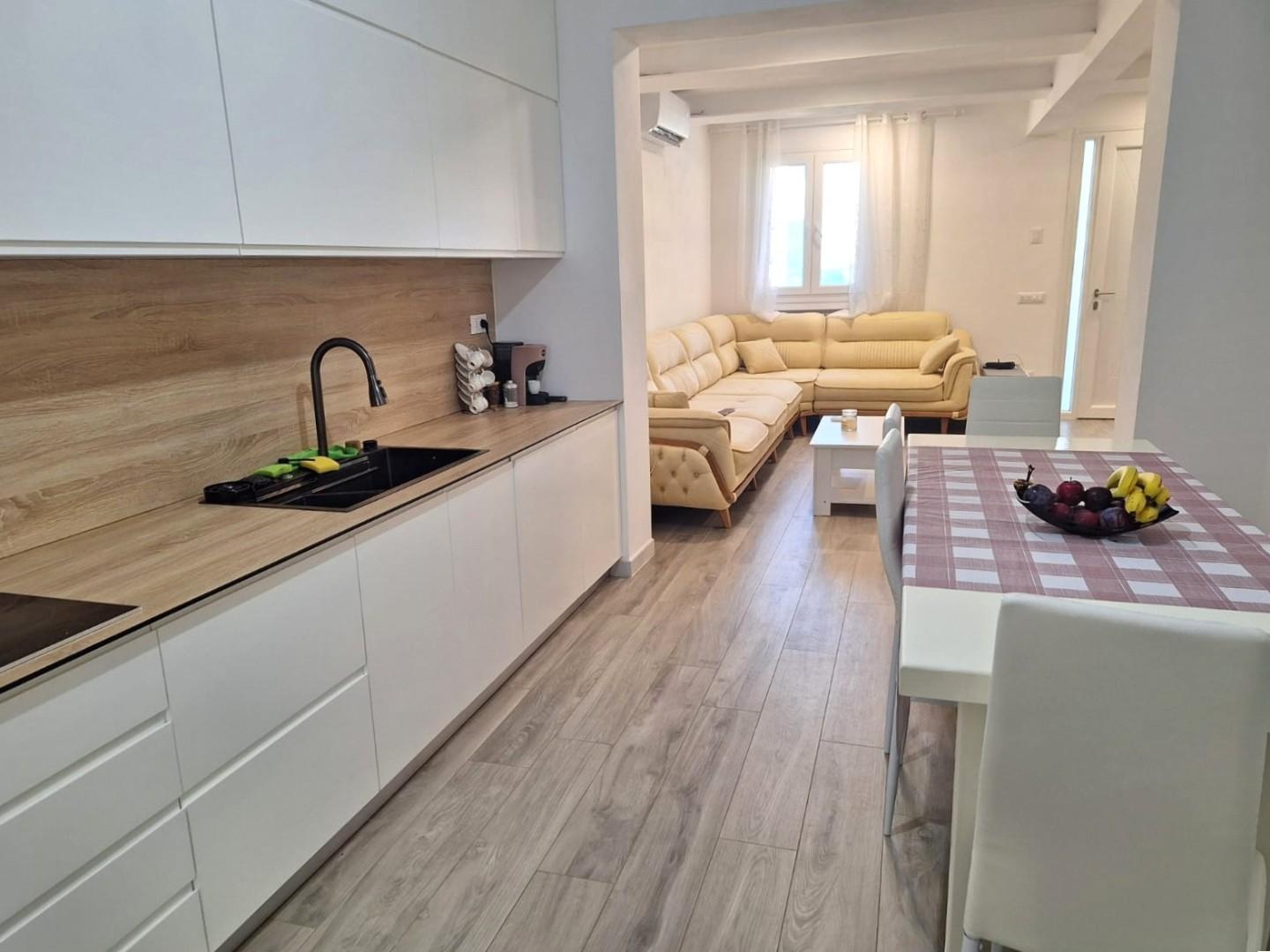 Casa indipendente con giardino a Porcari