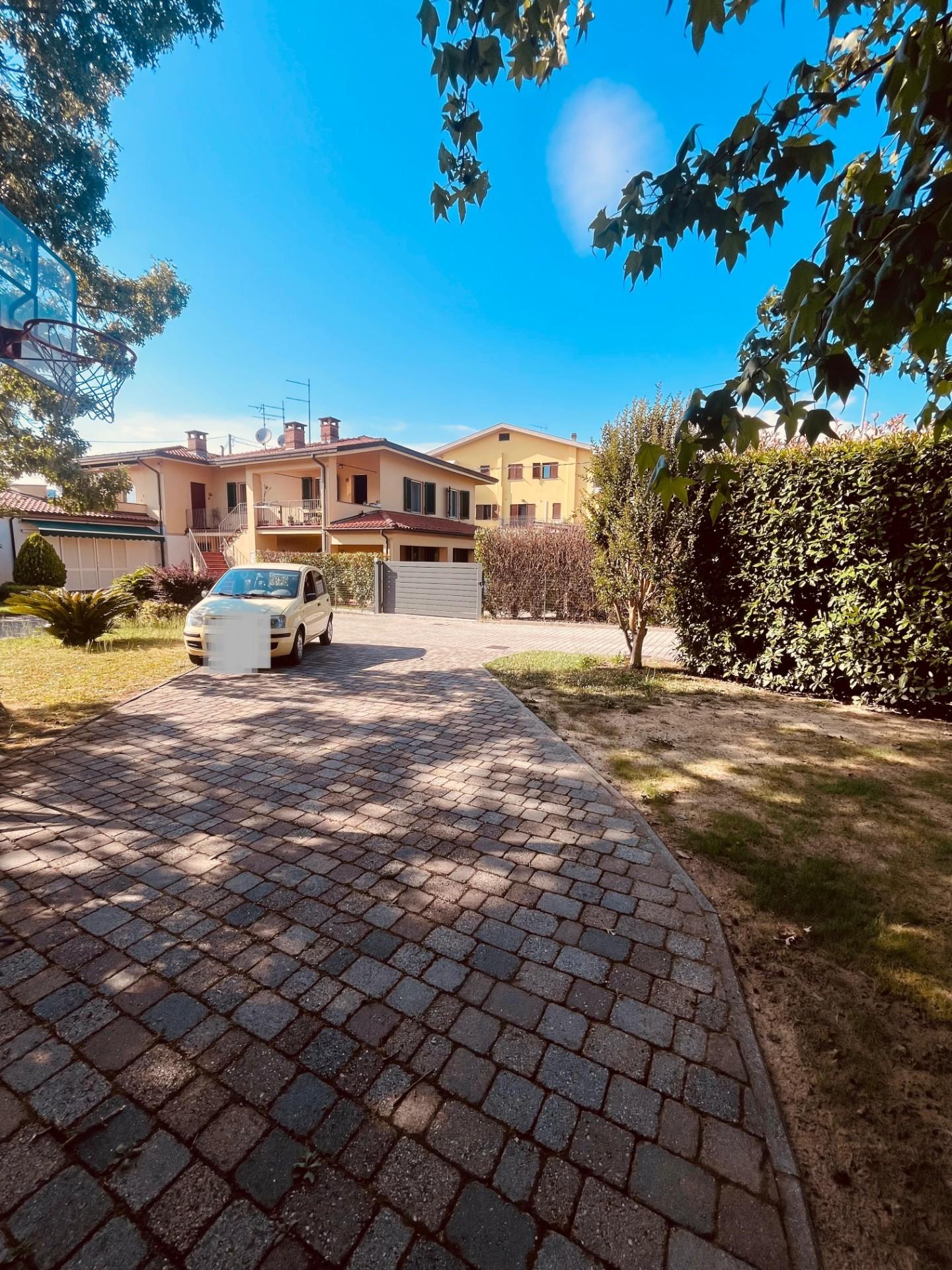 Appartamento con terrazzo, Massa e Cozzile traversagna