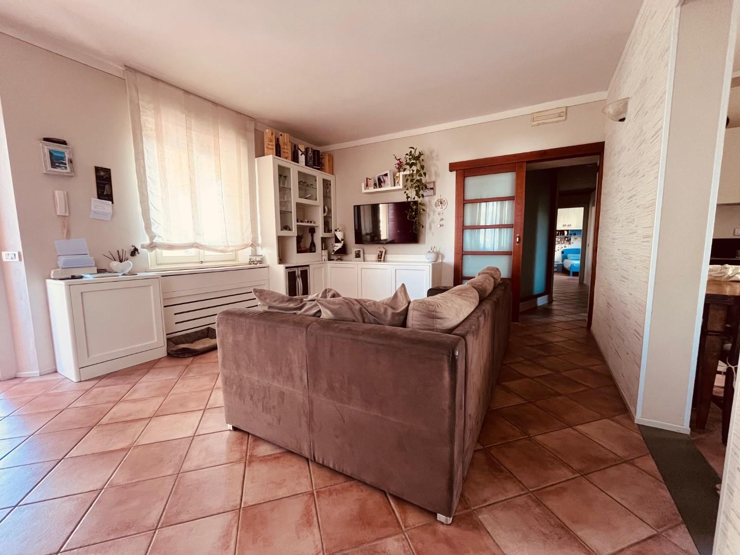 Appartamento con terrazzo, Massa e Cozzile traversagna