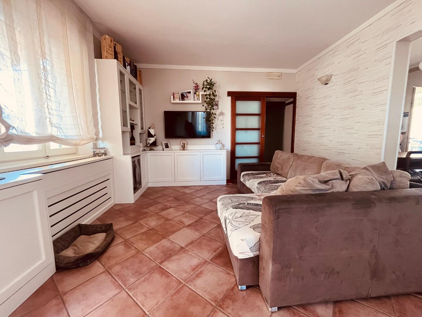 Appartamento con terrazzo, Massa e Cozzile traversagna