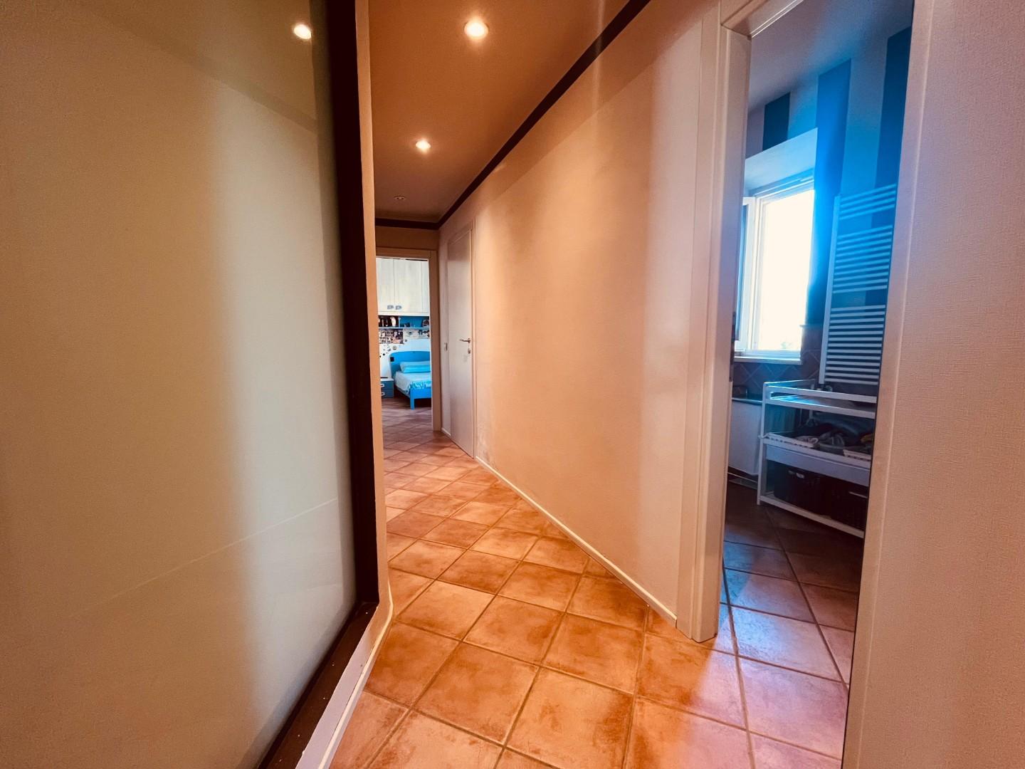 Appartamento con terrazzo, Massa e Cozzile traversagna