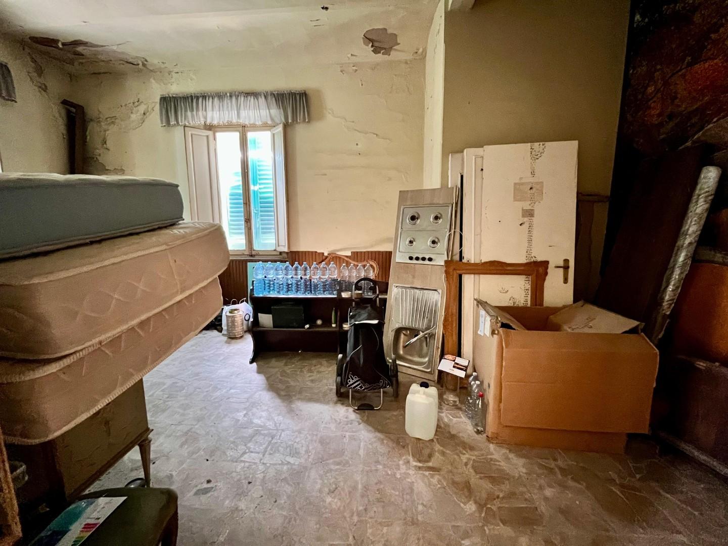 Casa indipendente da ristrutturare, Montecatini-Terme zona nord