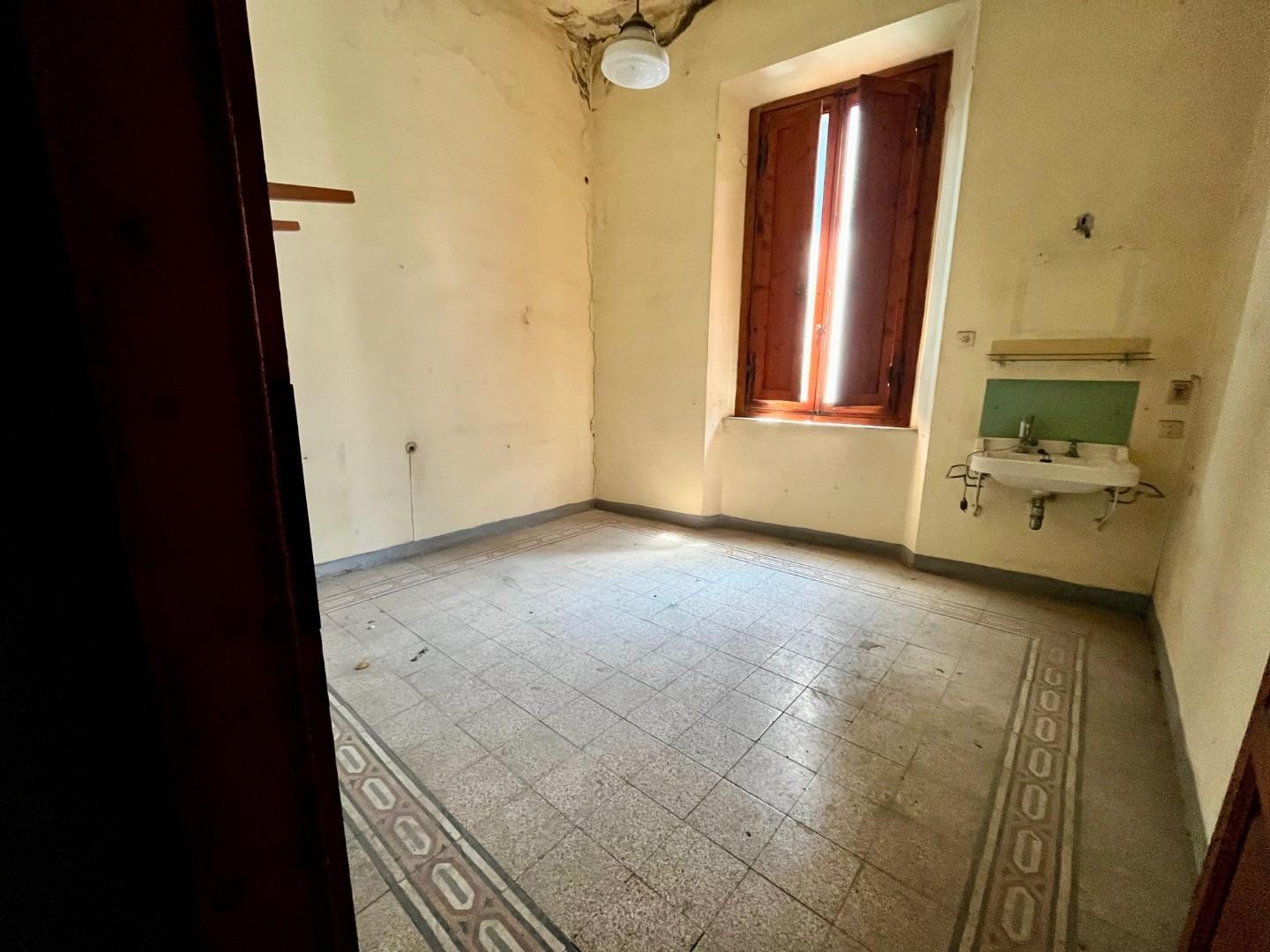 Casa indipendente da ristrutturare, Montecatini-Terme zona nord