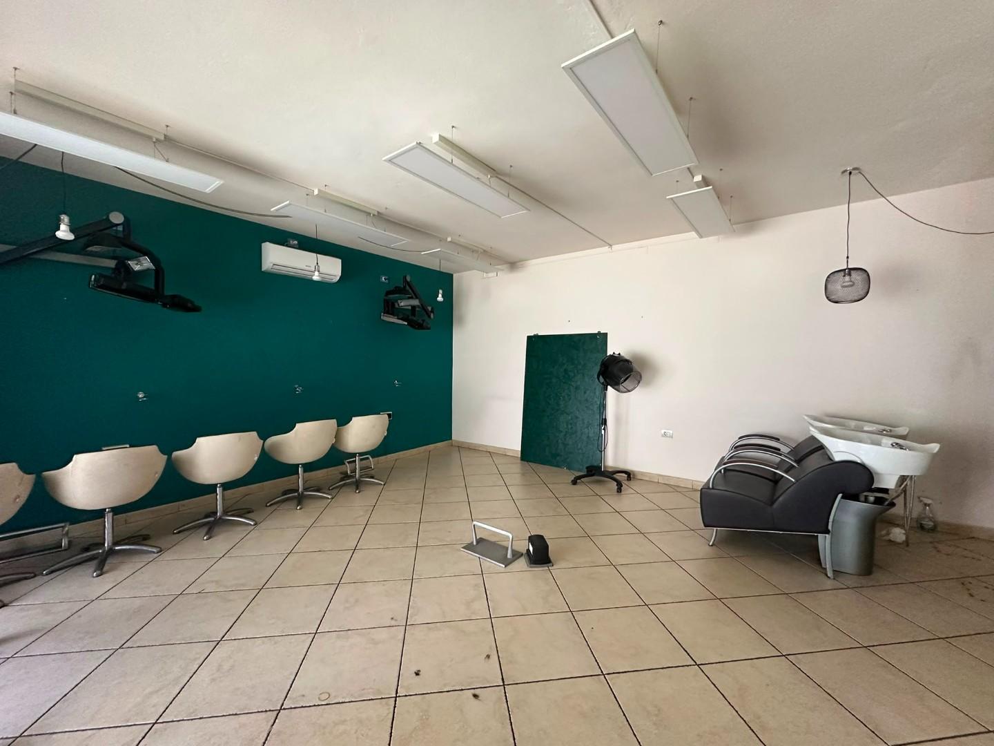 Locale commerciale in affitto, Capannori lammari