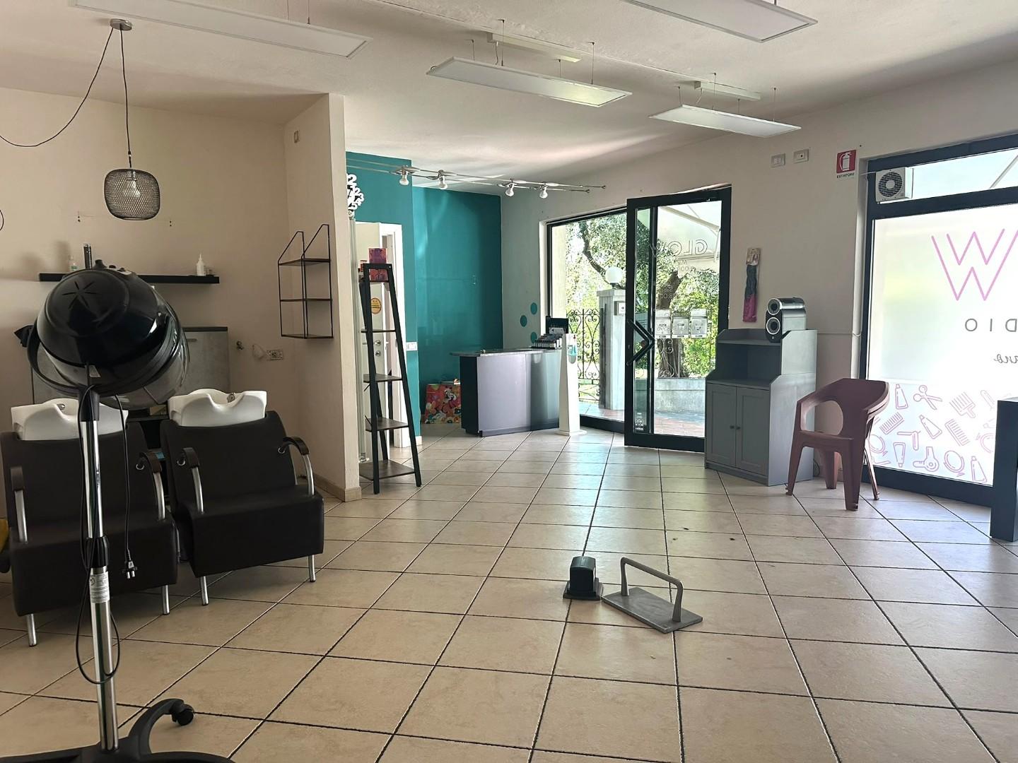 Locale commerciale in affitto, Capannori lammari