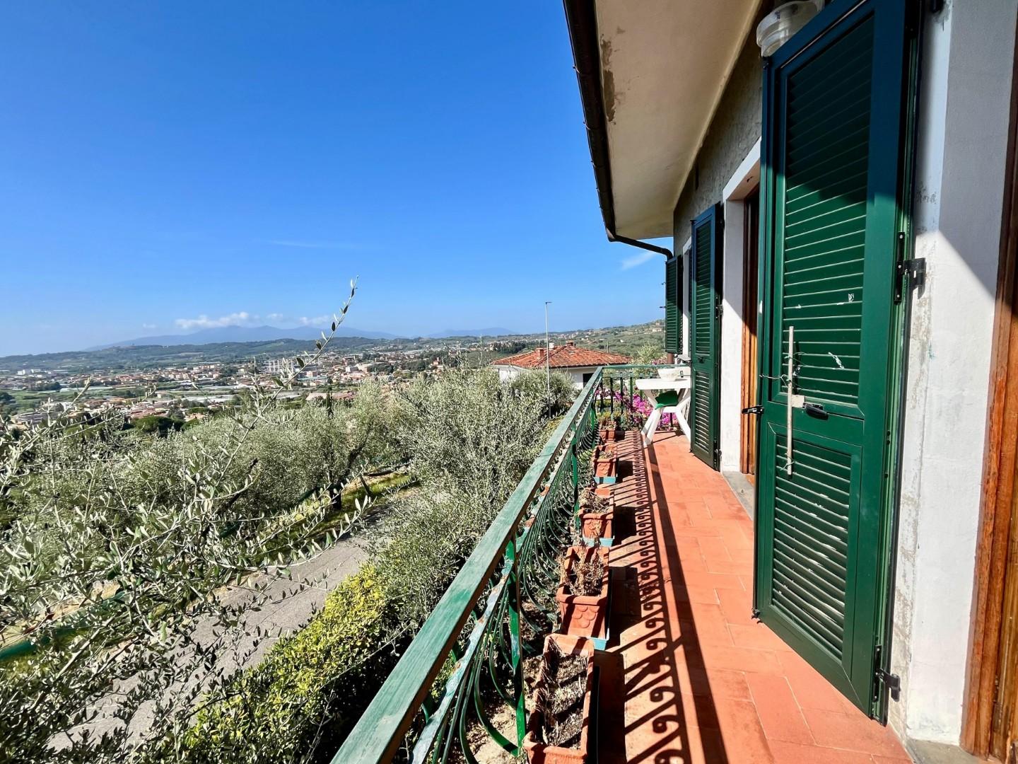 Villa con giardino a Uzzano