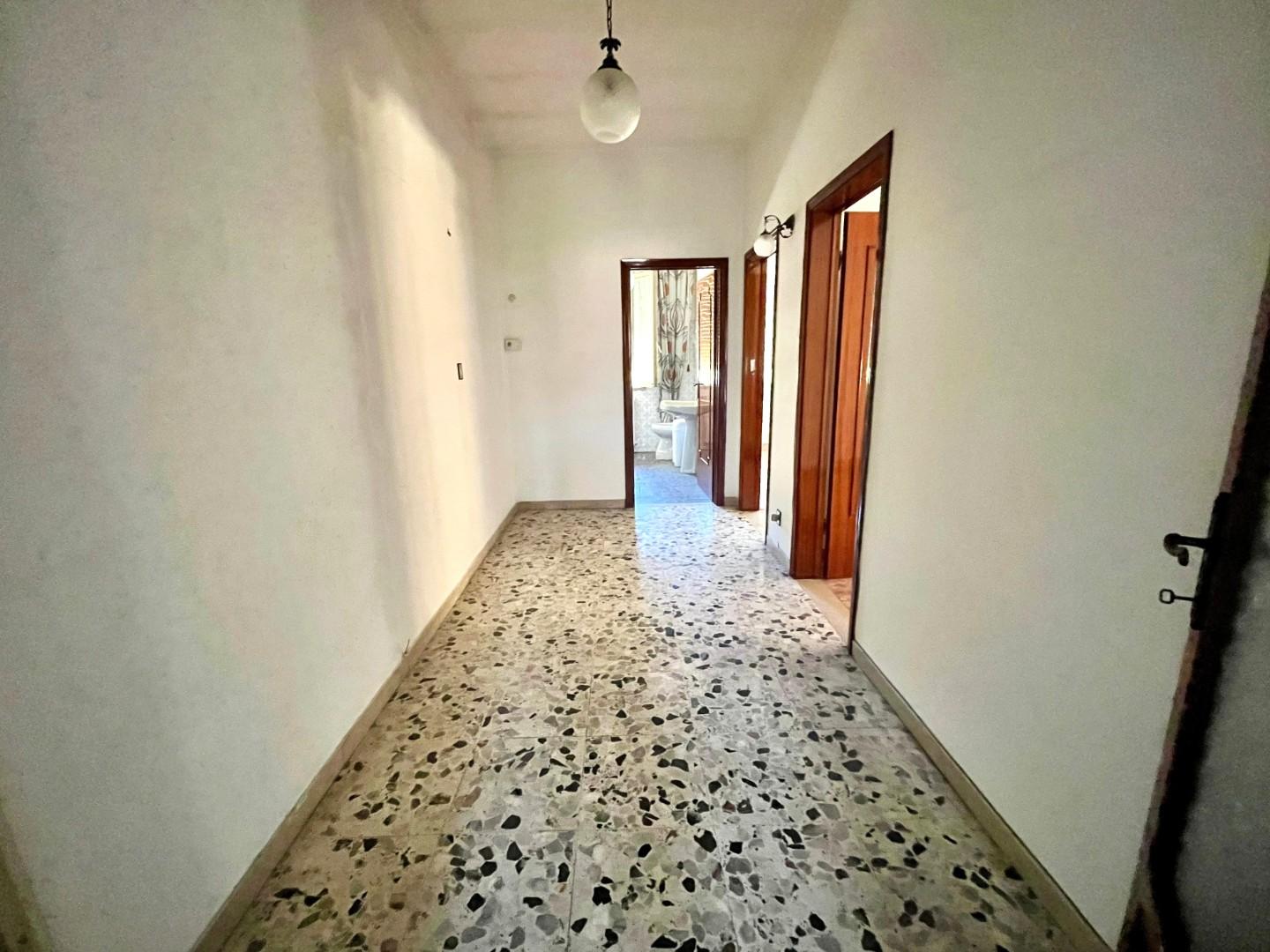 Trilocale con giardino, Buti la croce