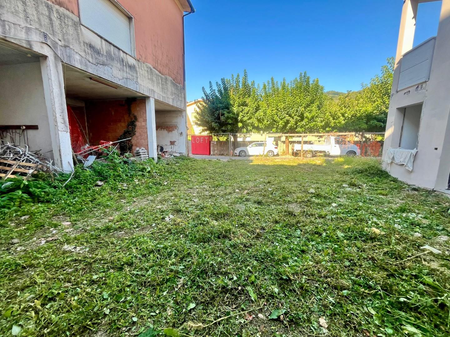 Bilocale con giardino a Pescia