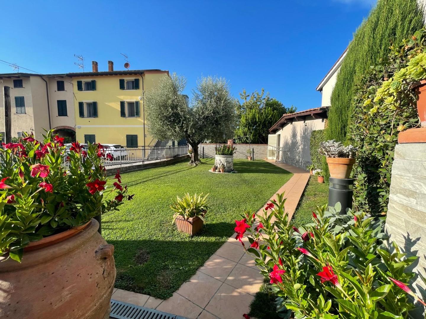 Casa indipendente con giardino, Capannori tassignano