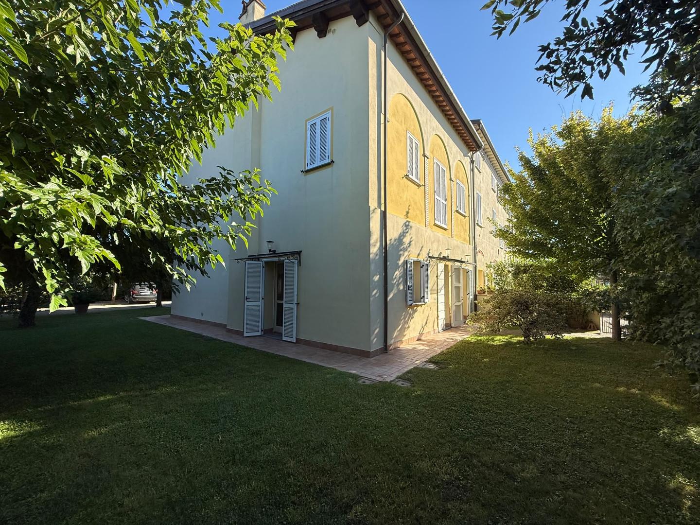 Appartamento con giardino, Capannori lunata