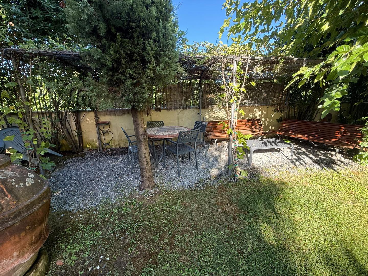 Appartamento con giardino, Capannori lunata