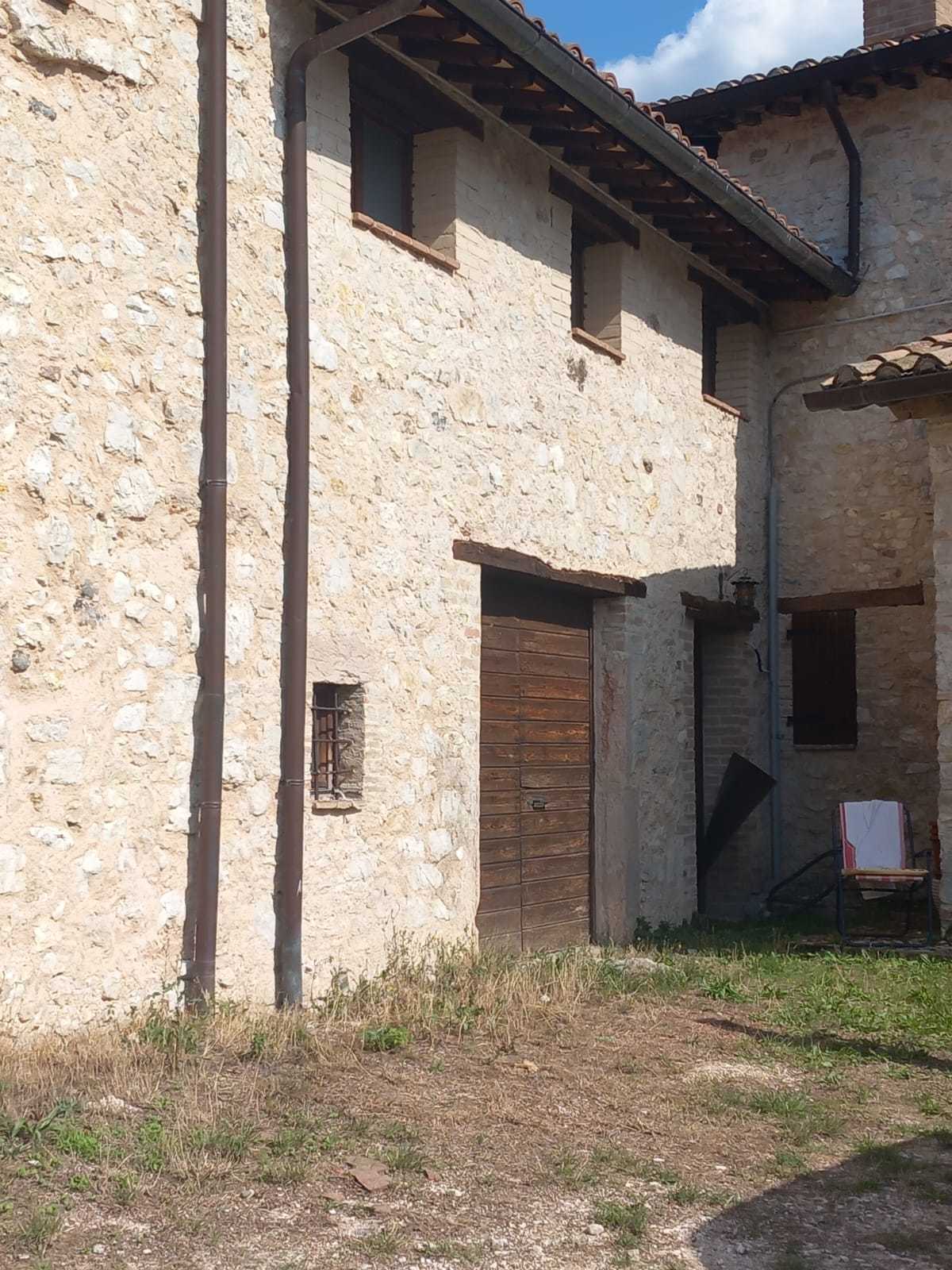 Rustico in vendita in via di agliano snc, Campello sul Clitunno