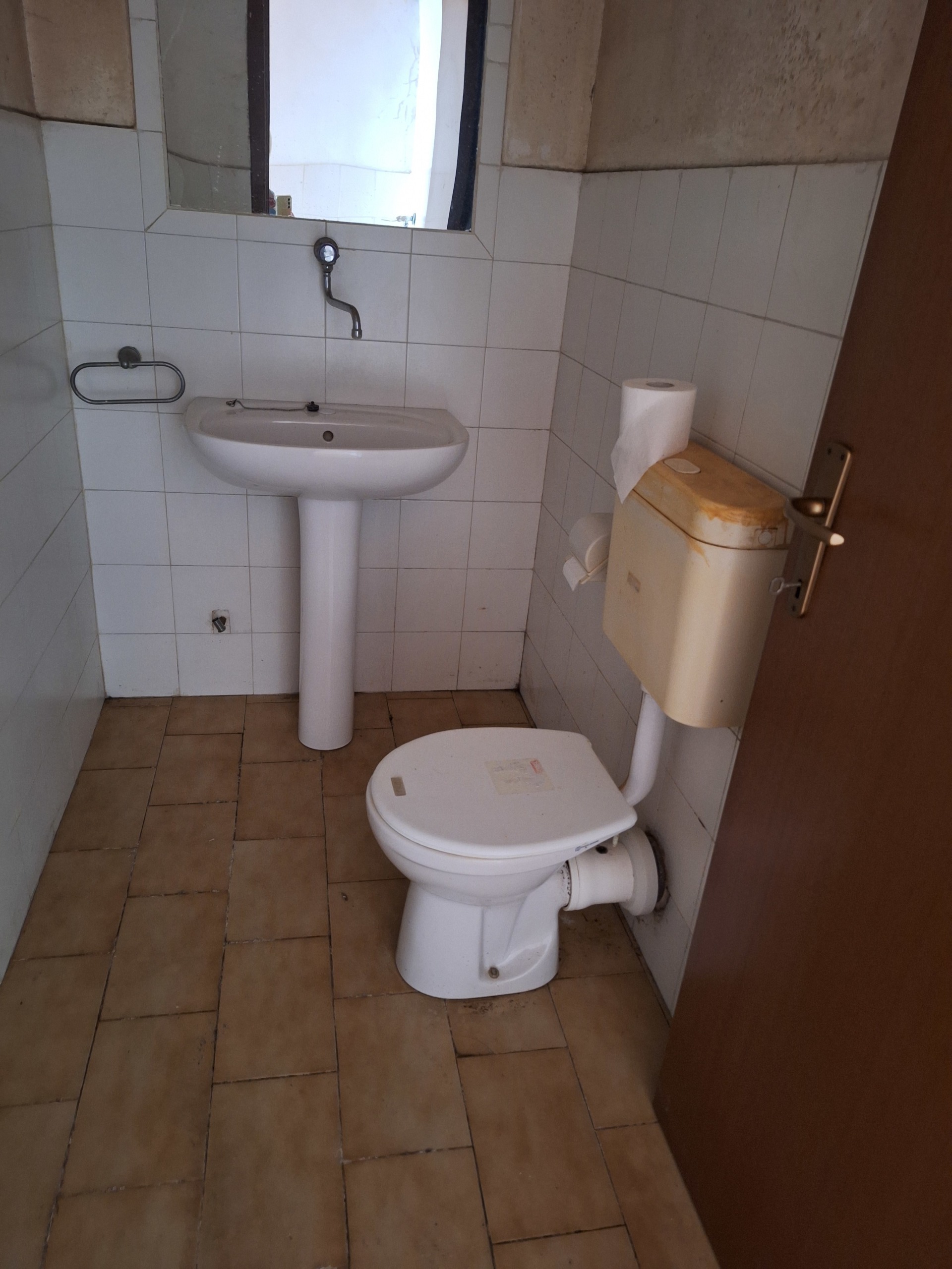 Locale commerciale da ristrutturare in via flaminia 1761, Morlupo