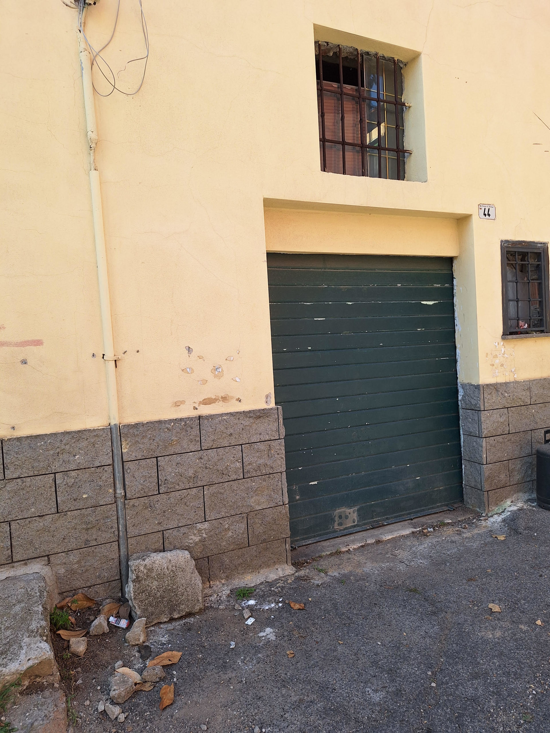 Posto auto coperto da ristrutturare in via san sebastiano 63, Morlupo