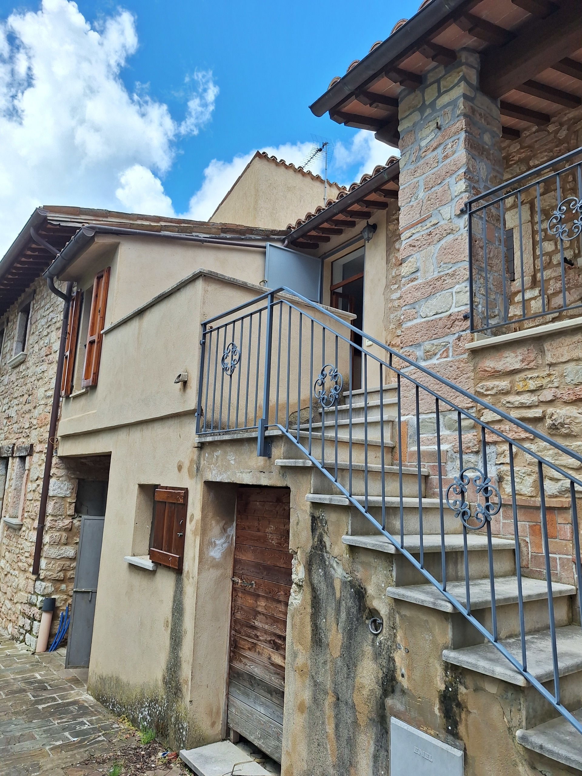 Attico con giardino in via folignata 1, Visso