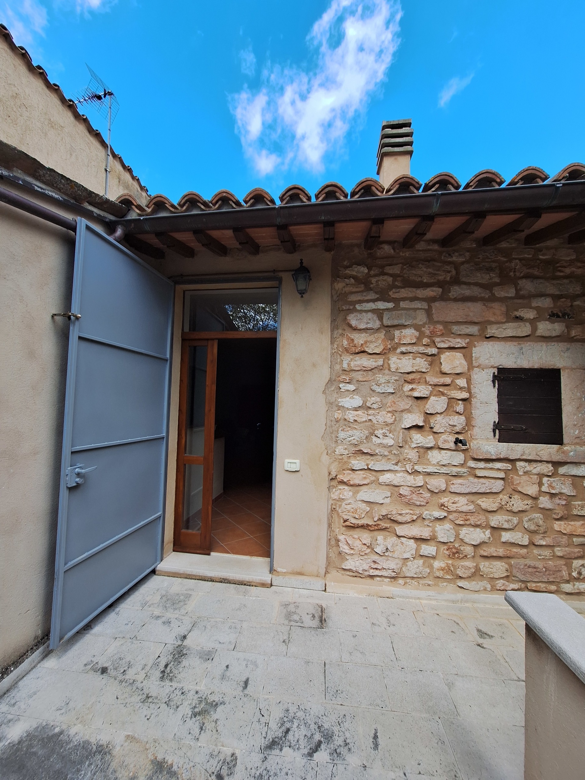 Attico con giardino in via folignata 1, Visso