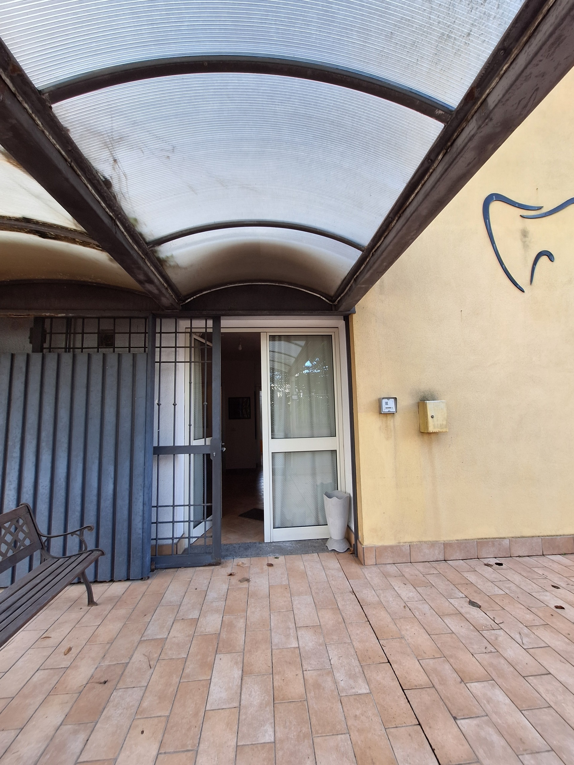 Casa indipendente con terrazzo in via flaminia 104, Castelnuovo di Porto