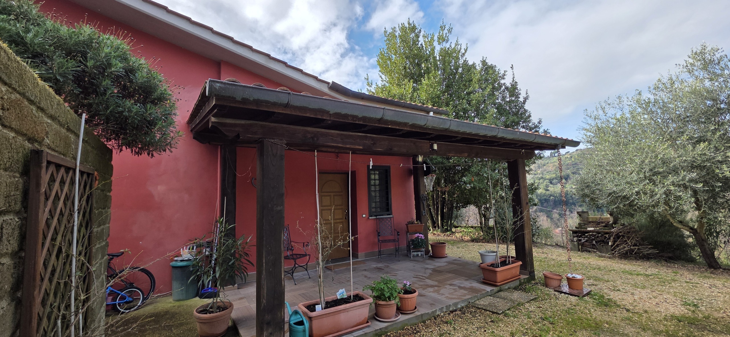 Villa con giardino in via monte la pera 22, Castelnuovo di Porto