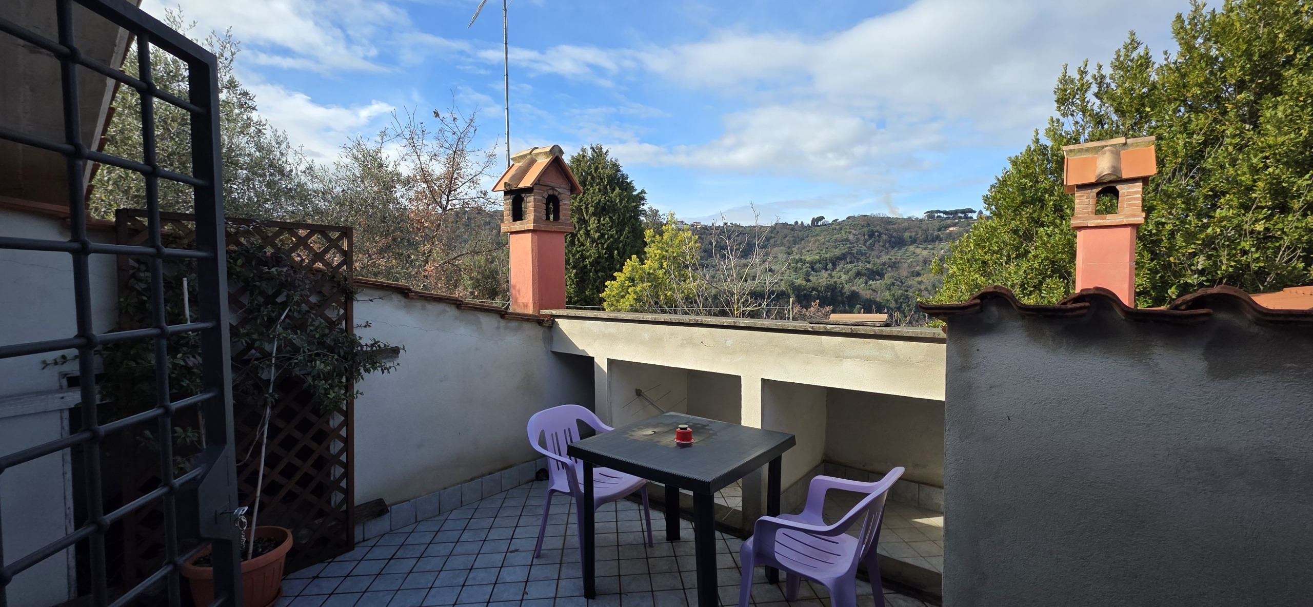 Villa con giardino in via monte la pera 22, Castelnuovo di Porto