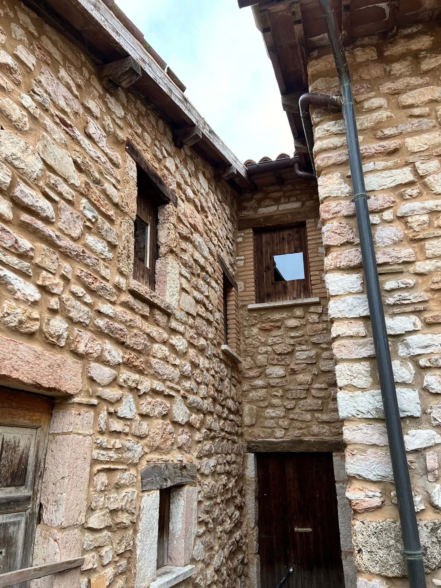 Casa indipendente da ristrutturare in frazione rasenna 1, Visso