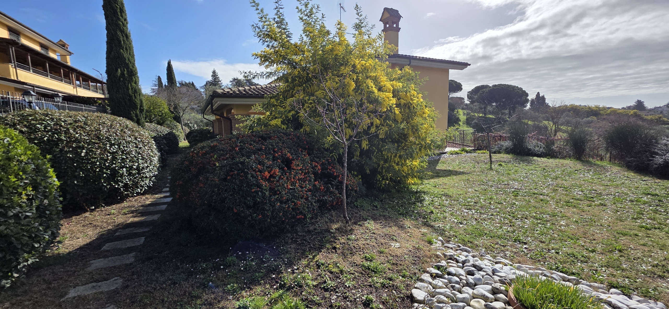 Villa con giardino in via aldo moro 889, Morlupo