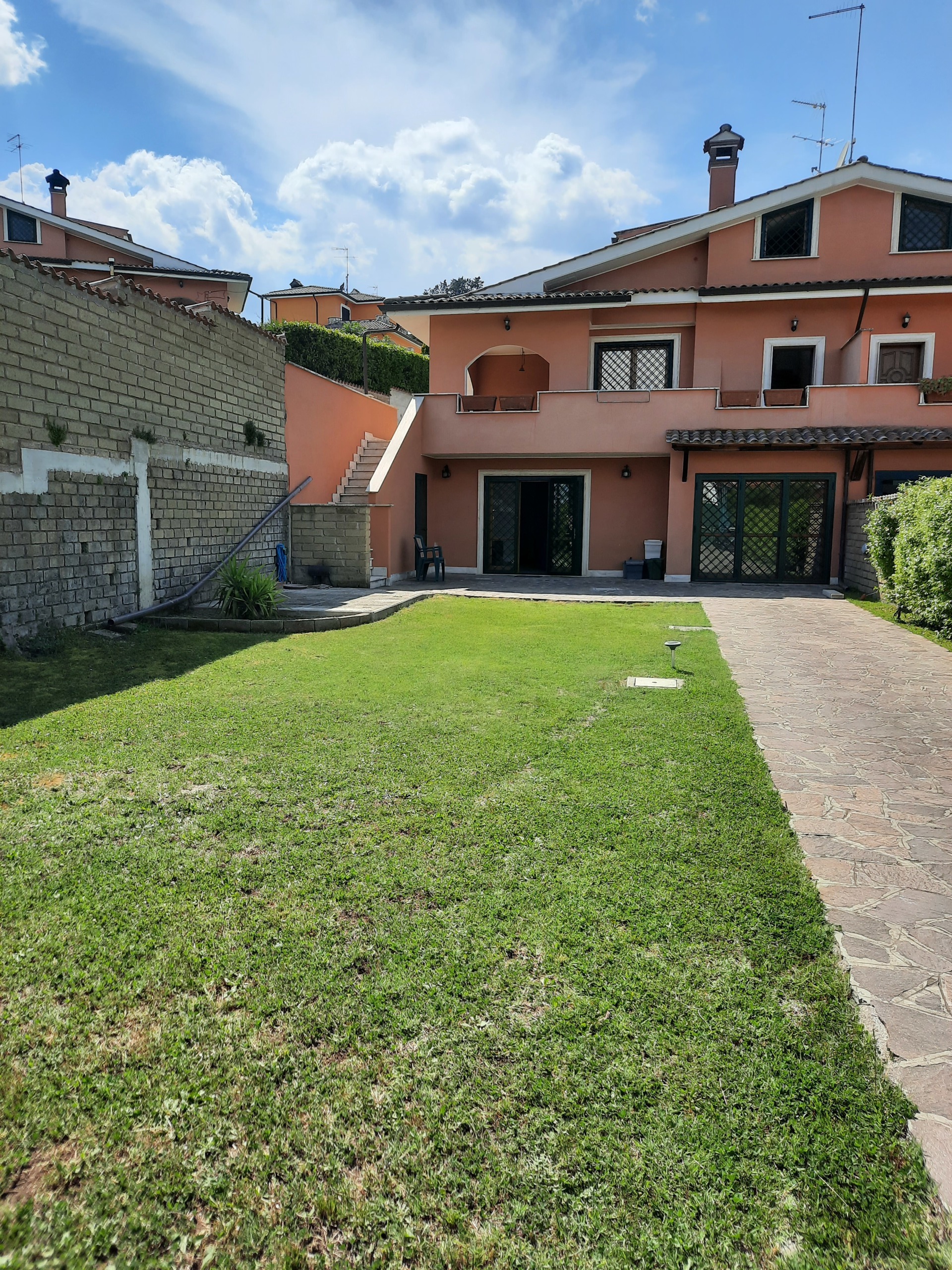 Casa indipendente con giardino in via giro dei pini 7, Capena