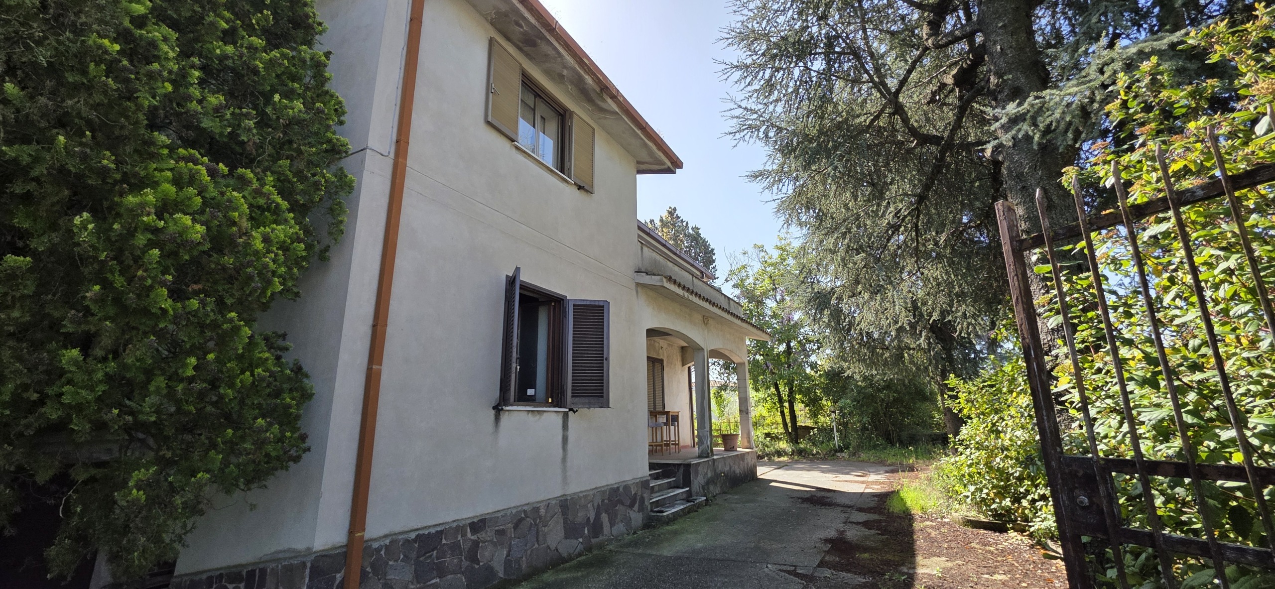 Villa con giardino in via aldo moro 38, Morlupo