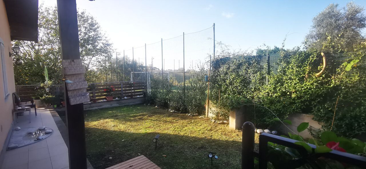 Villetta a schiera con giardino in via flaminia 2027, Morlupo