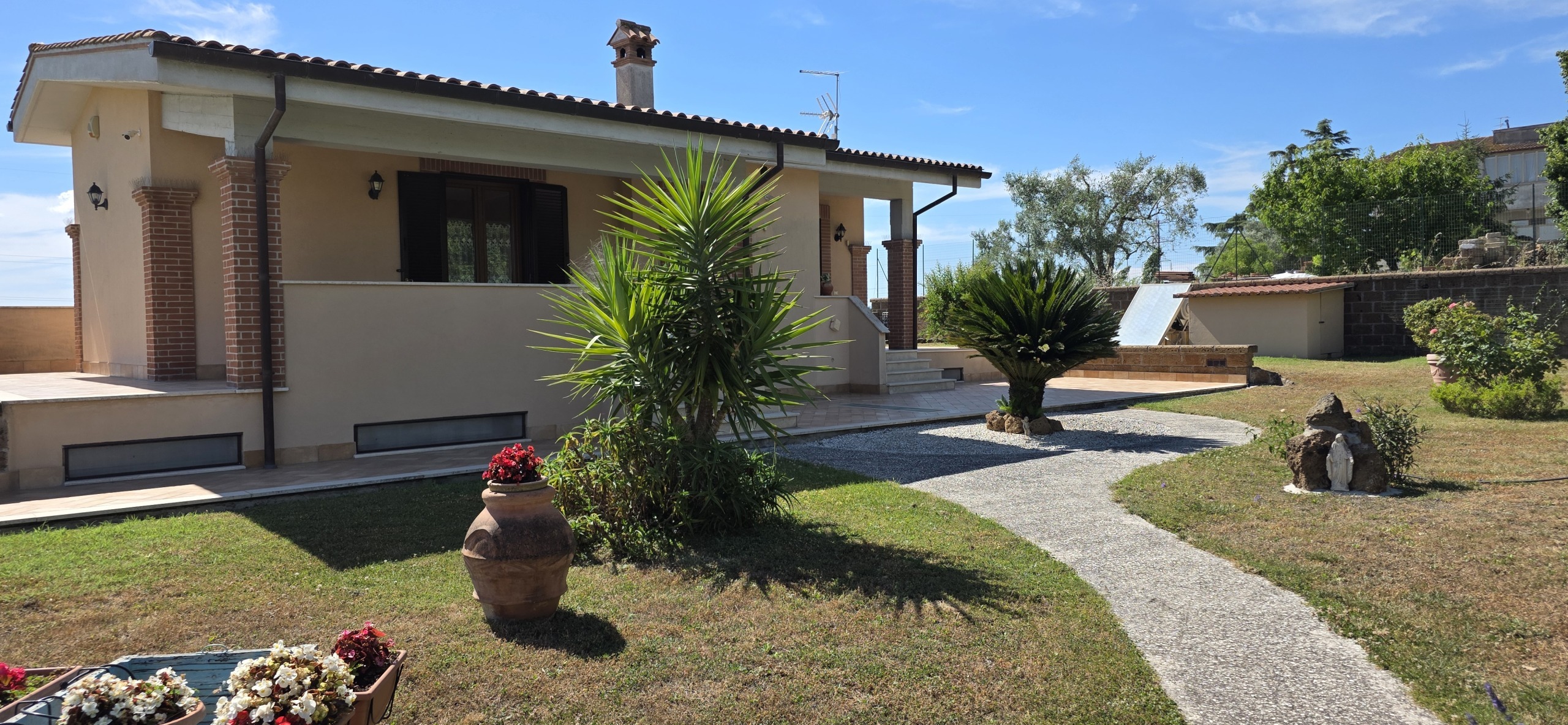 Casa indipendente con giardino in via flaminia 52, Rignano Flaminio