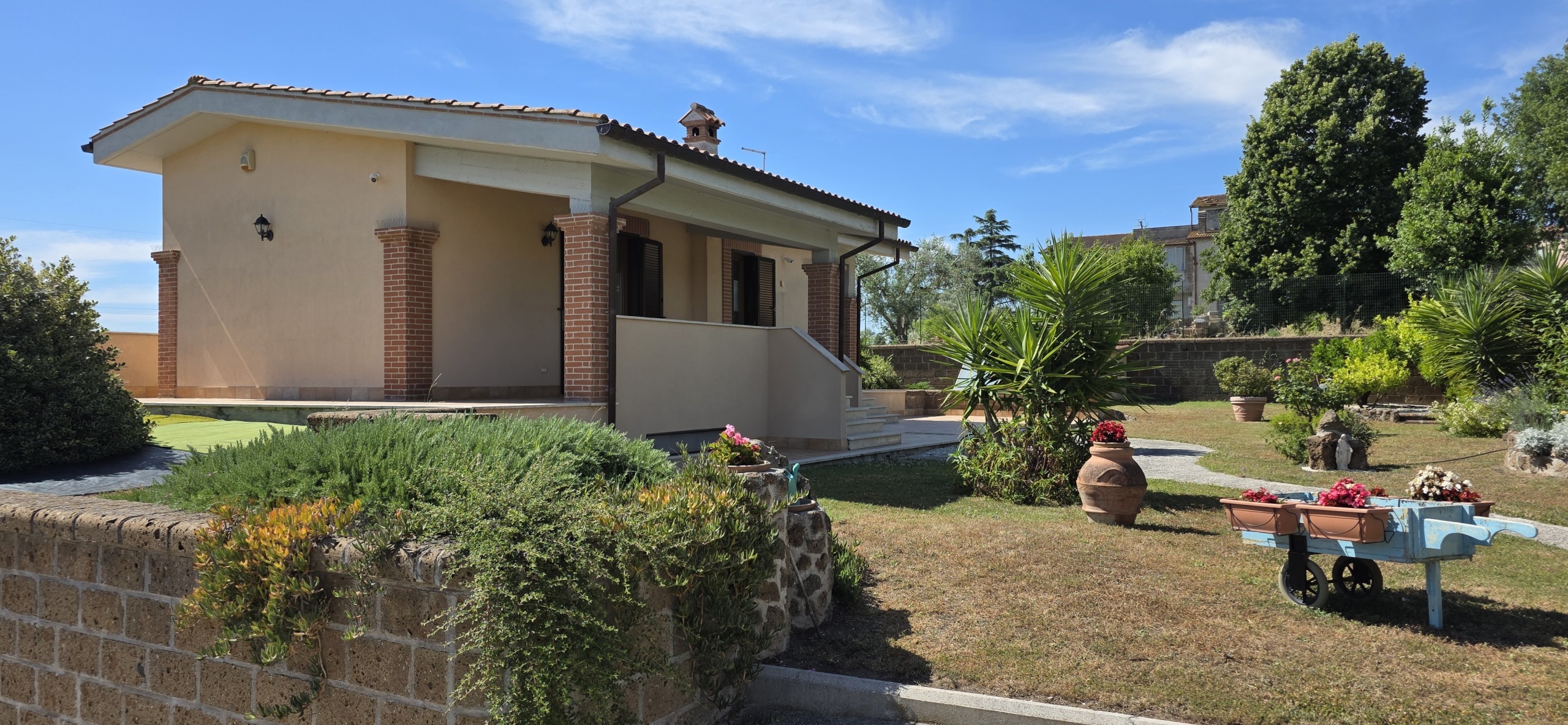Casa indipendente con giardino in via flaminia 52, Rignano Flaminio