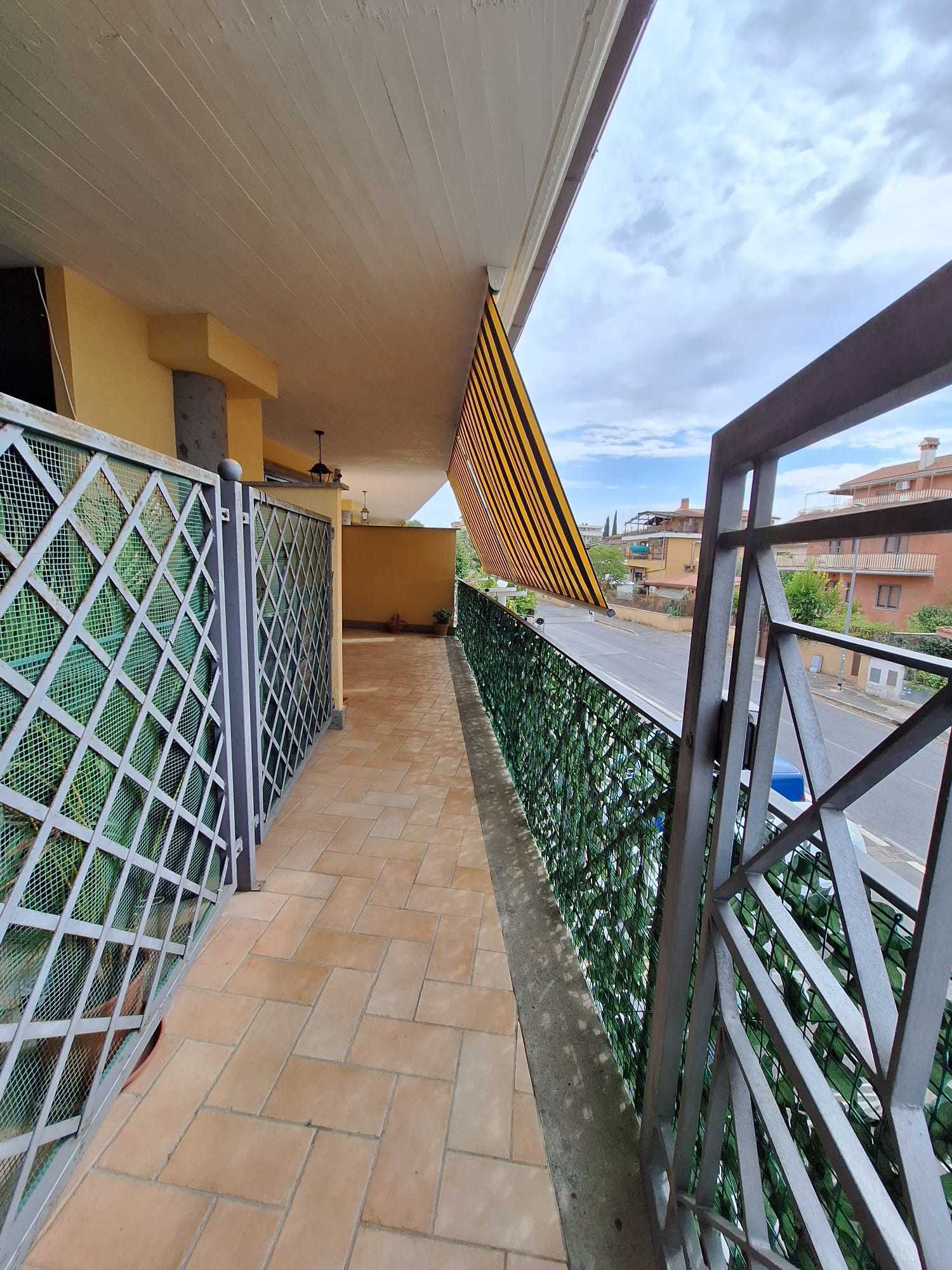 Attico con terrazzo in via di valle muricana 718, Roma