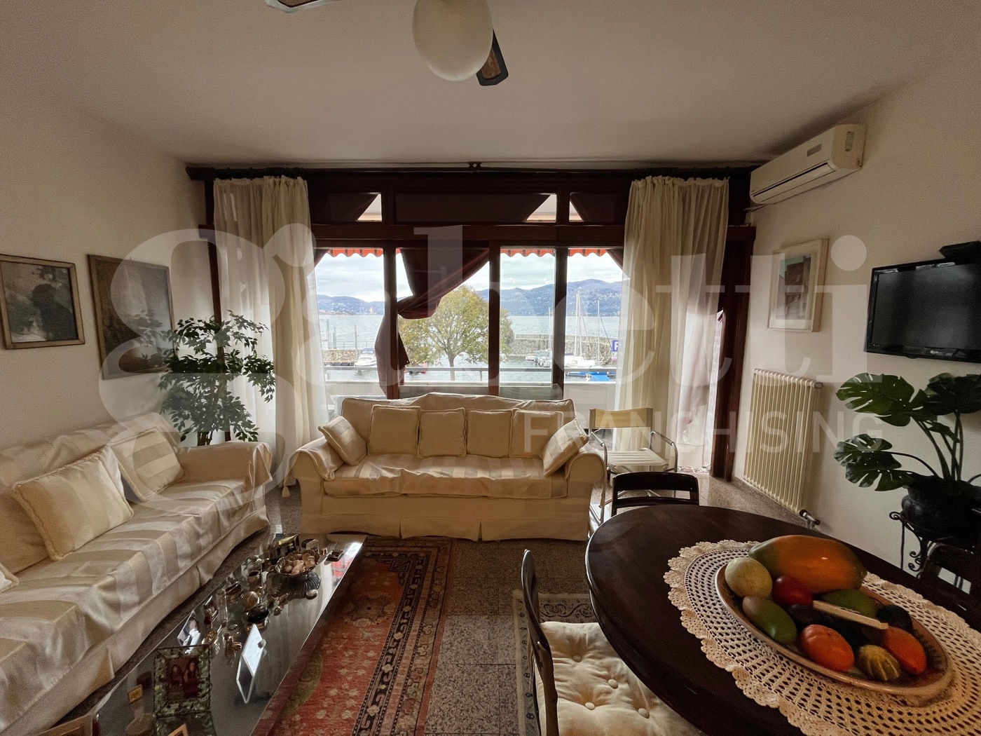 Villa in vendita a Ispra