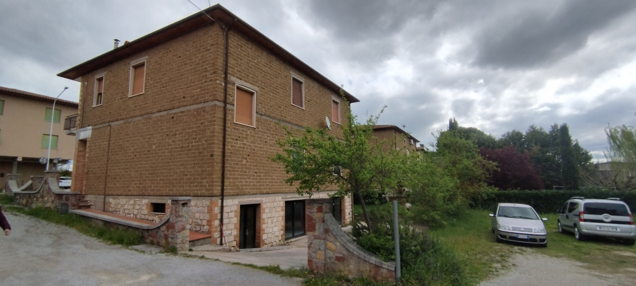 Stabile/Palazzo in vendita a Sinalunga