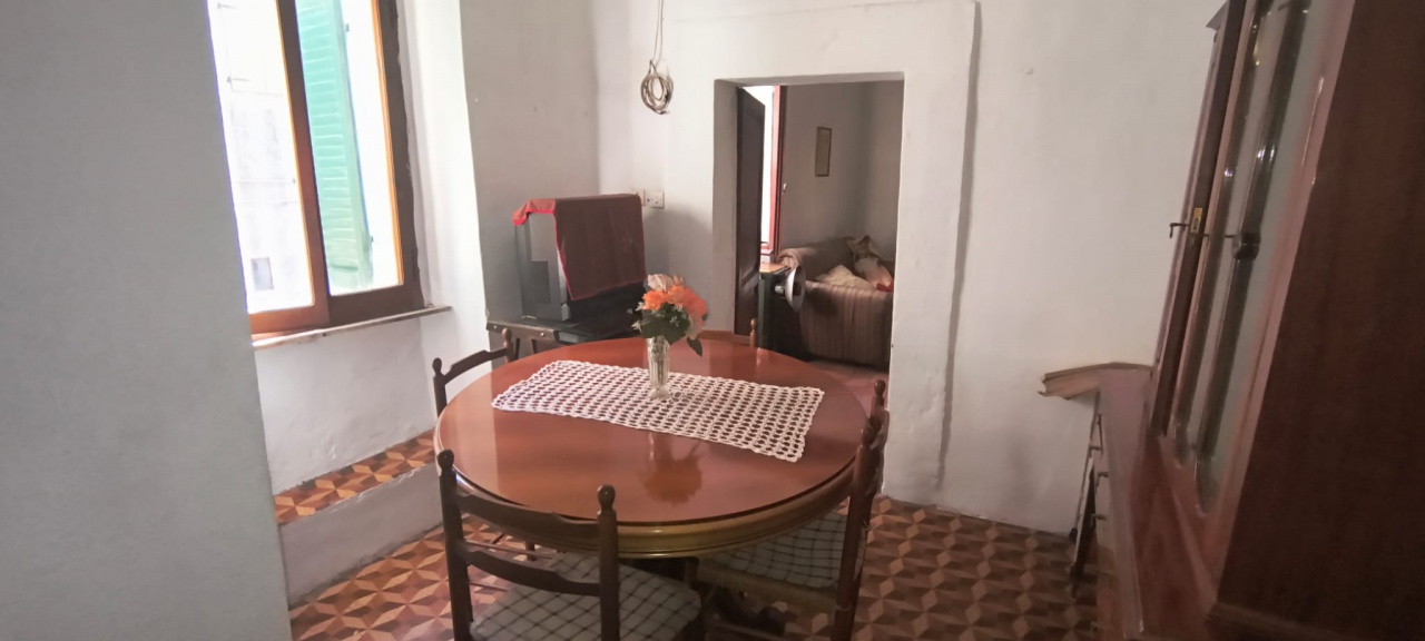 Casa indipendente da ristrutturare a Abbadia San Salvatore