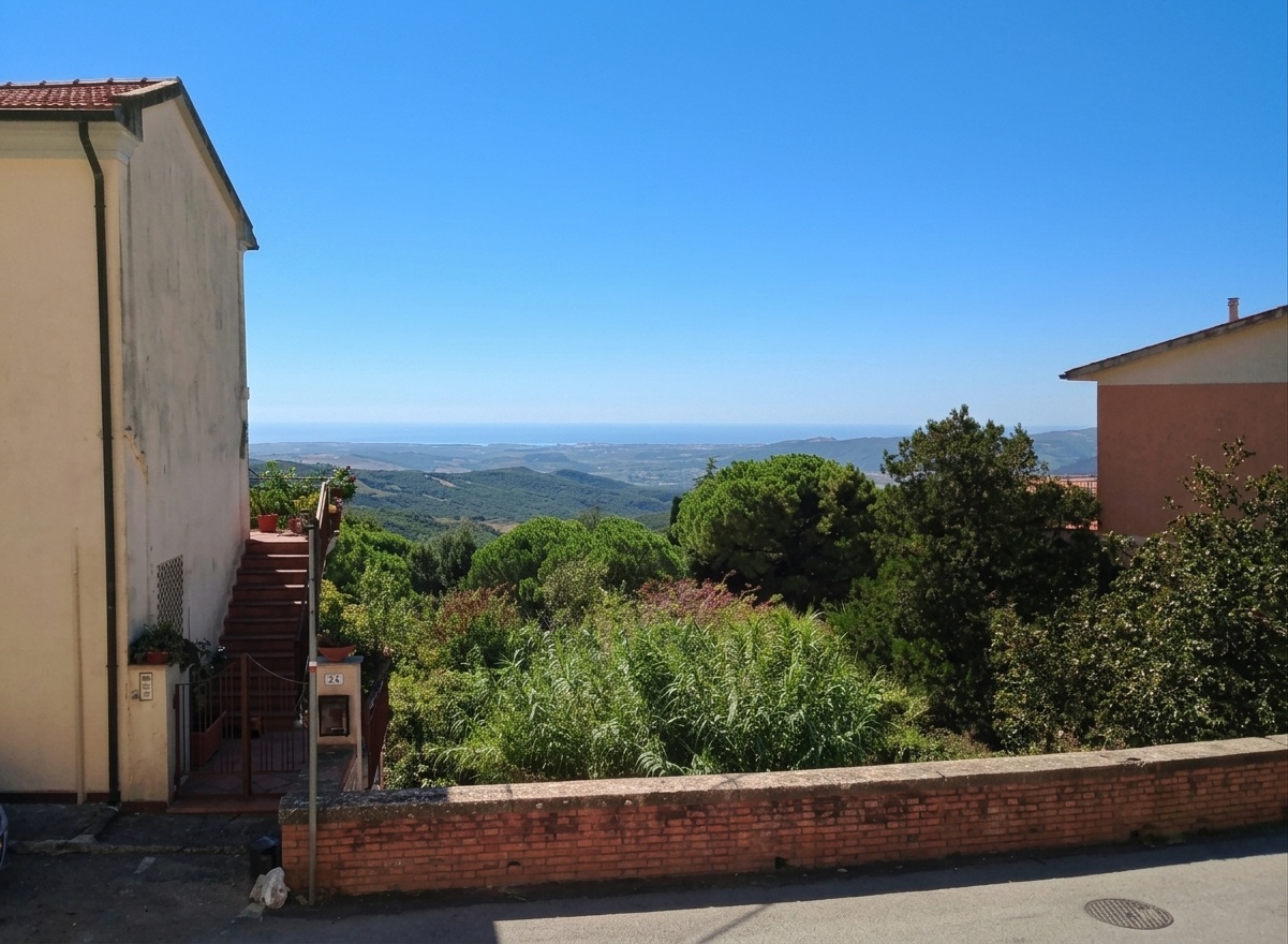 Casa indipendente con giardino a Castellina Marittima