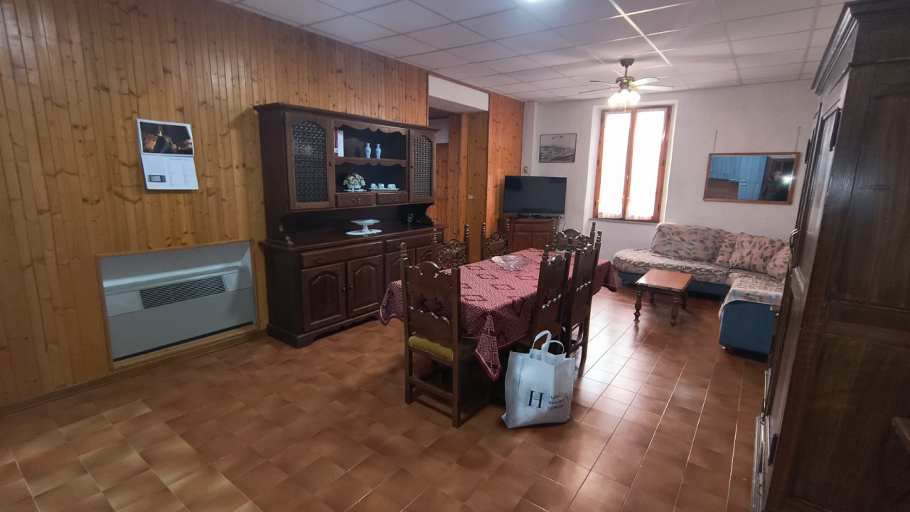 Trilocale con terrazzo a Abbadia San Salvatore