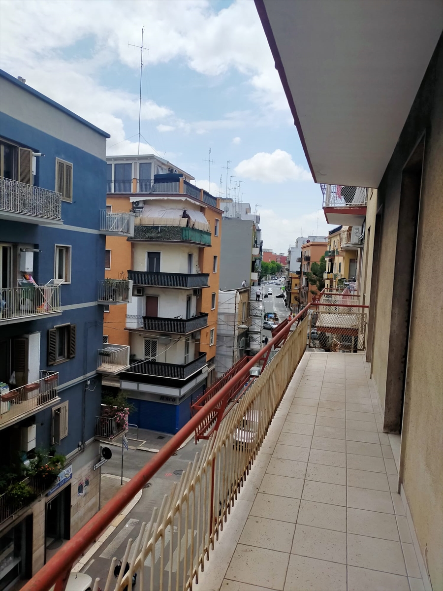 Quadrilocale in affitto in via montegrappa, Bari