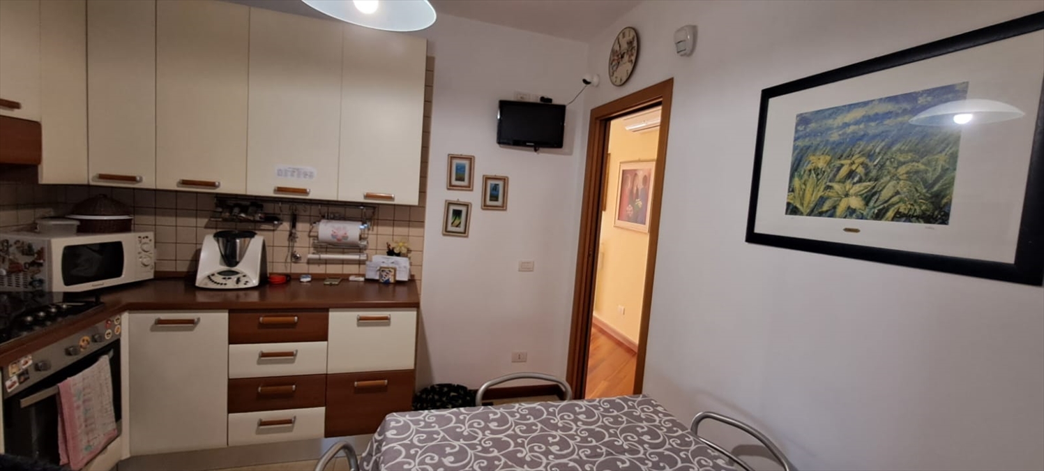 Trilocale con box in via rutigliano 41, Casamassima