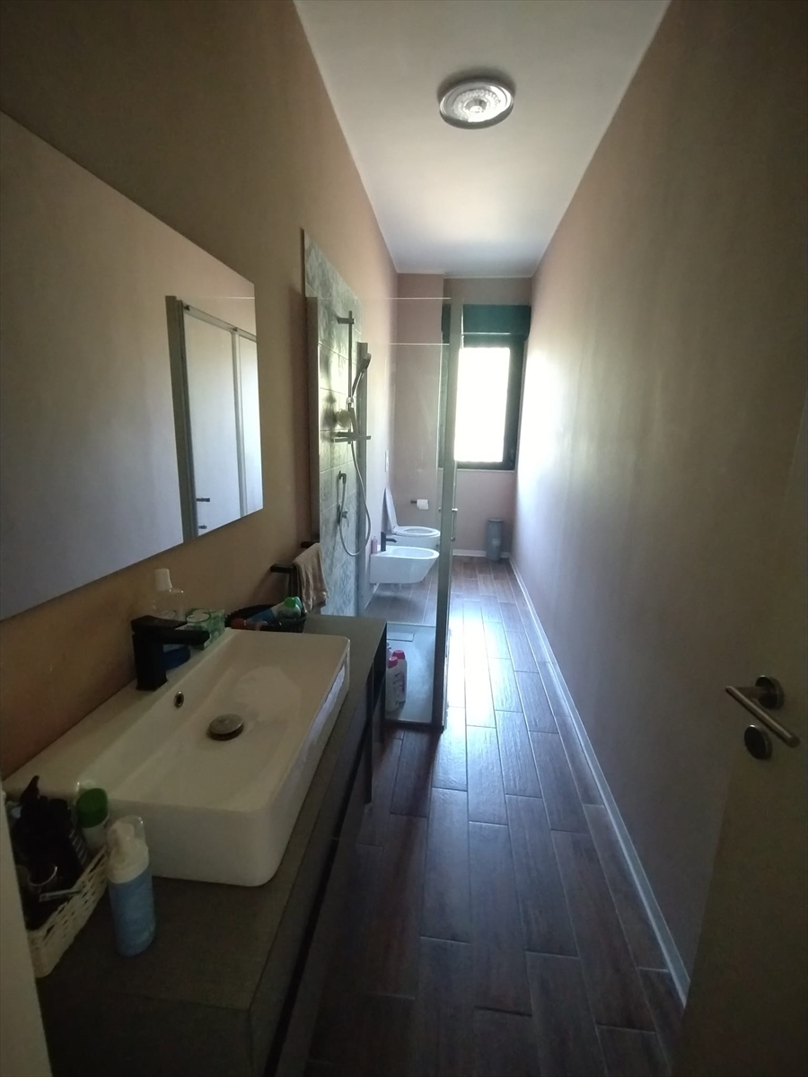 Trilocale con box in via luigi einaudi 5, Valenzano