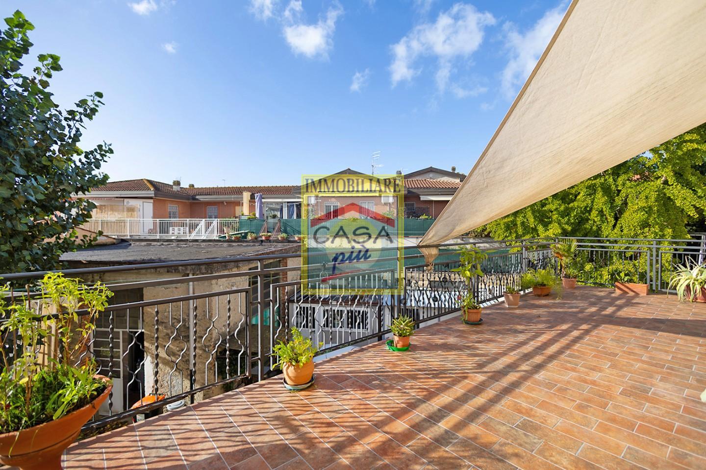 Trilocale con terrazzo a Cascina