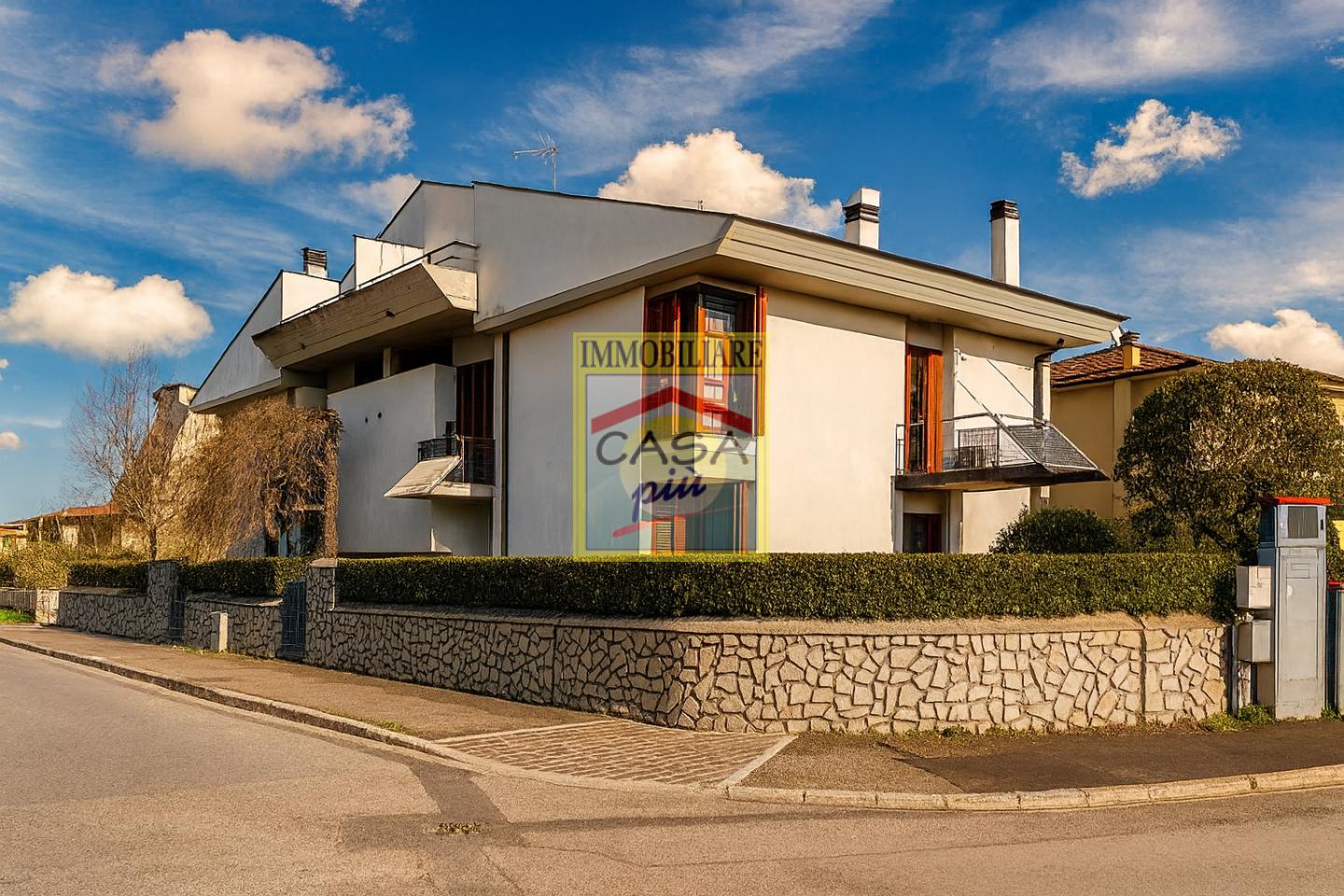 Villa Bifamiliare con giardino, Pontedera oltrera