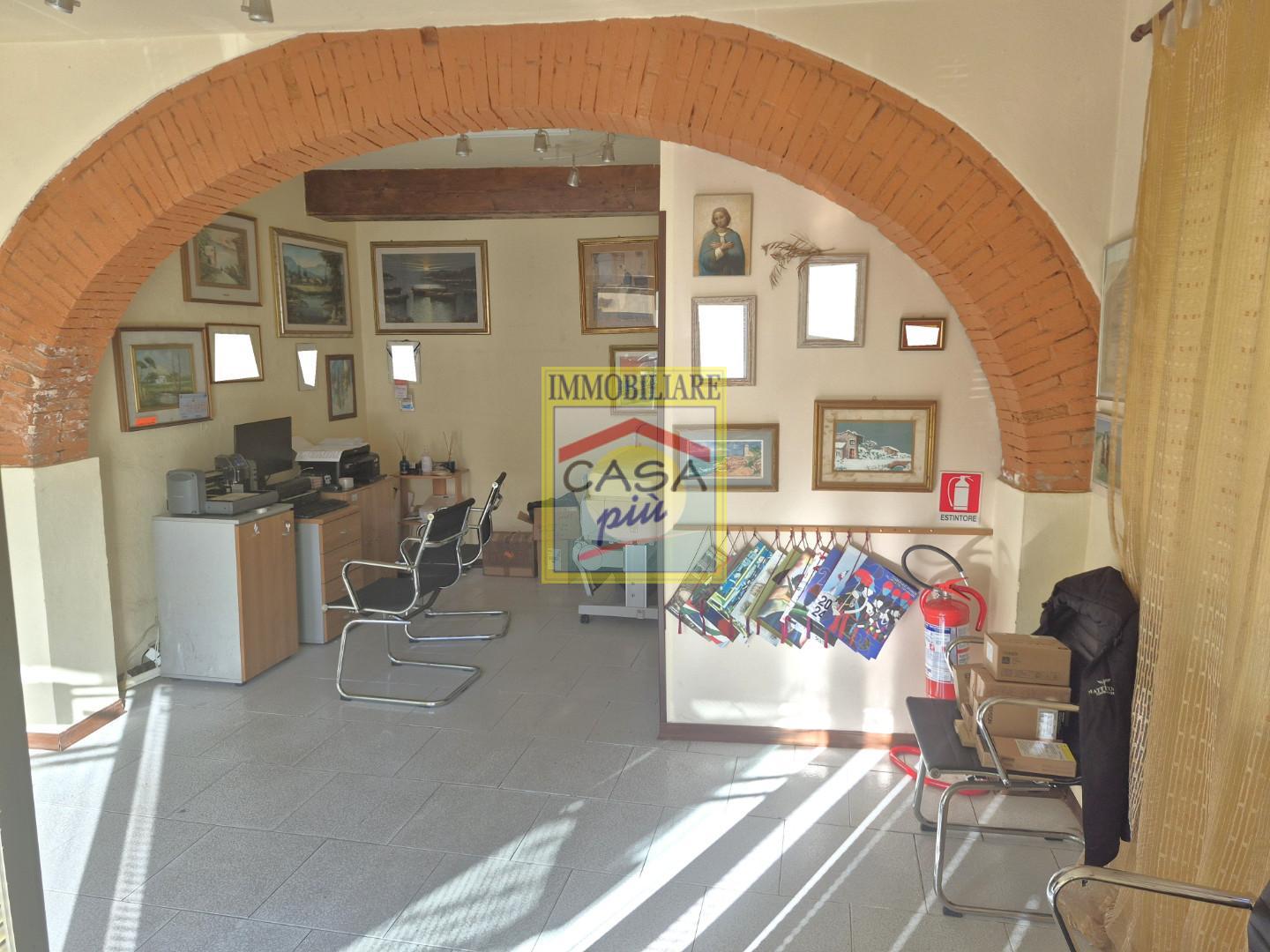 Locale commerciale in affitto, Cascina casciavola