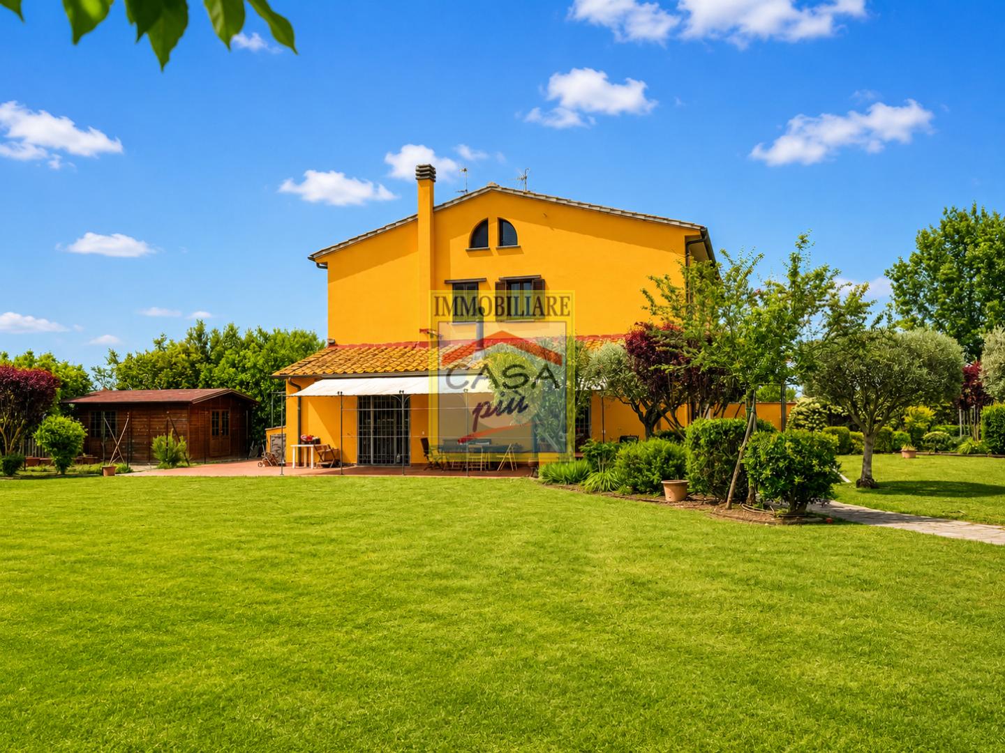 Rustico con giardino, Cascina santo stefano a macerata