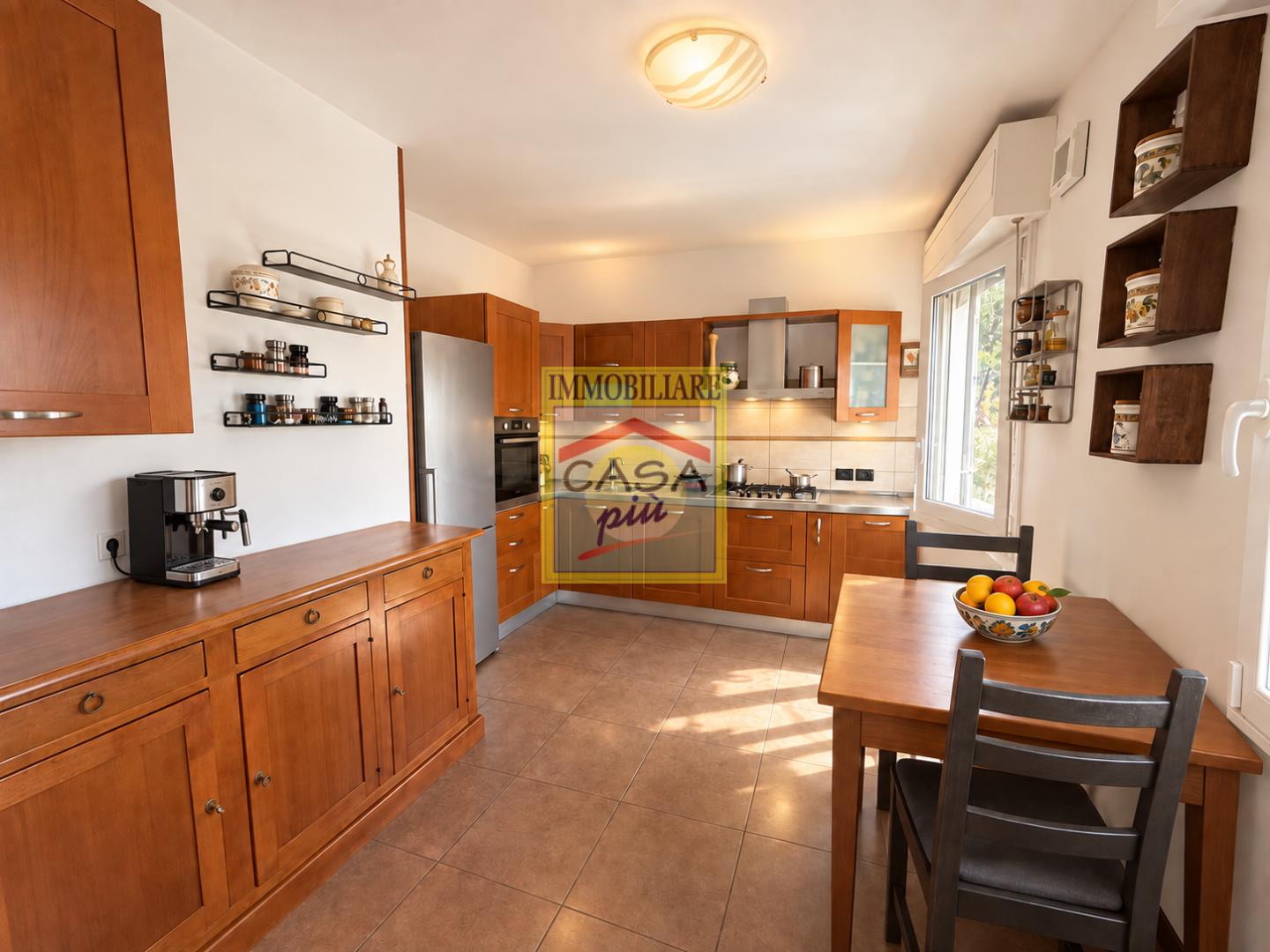 Quadrilocale con terrazzo a Cascina