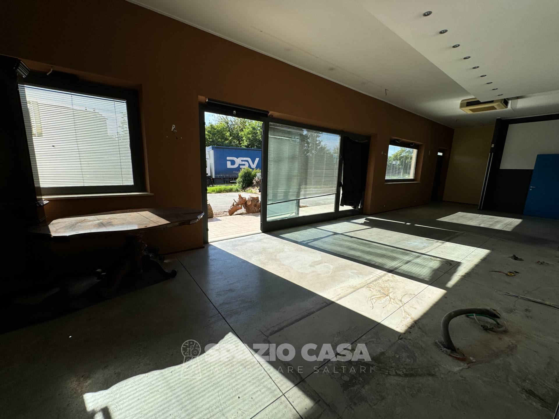 Locale commerciale in vendita a Morrovalle, Trodica