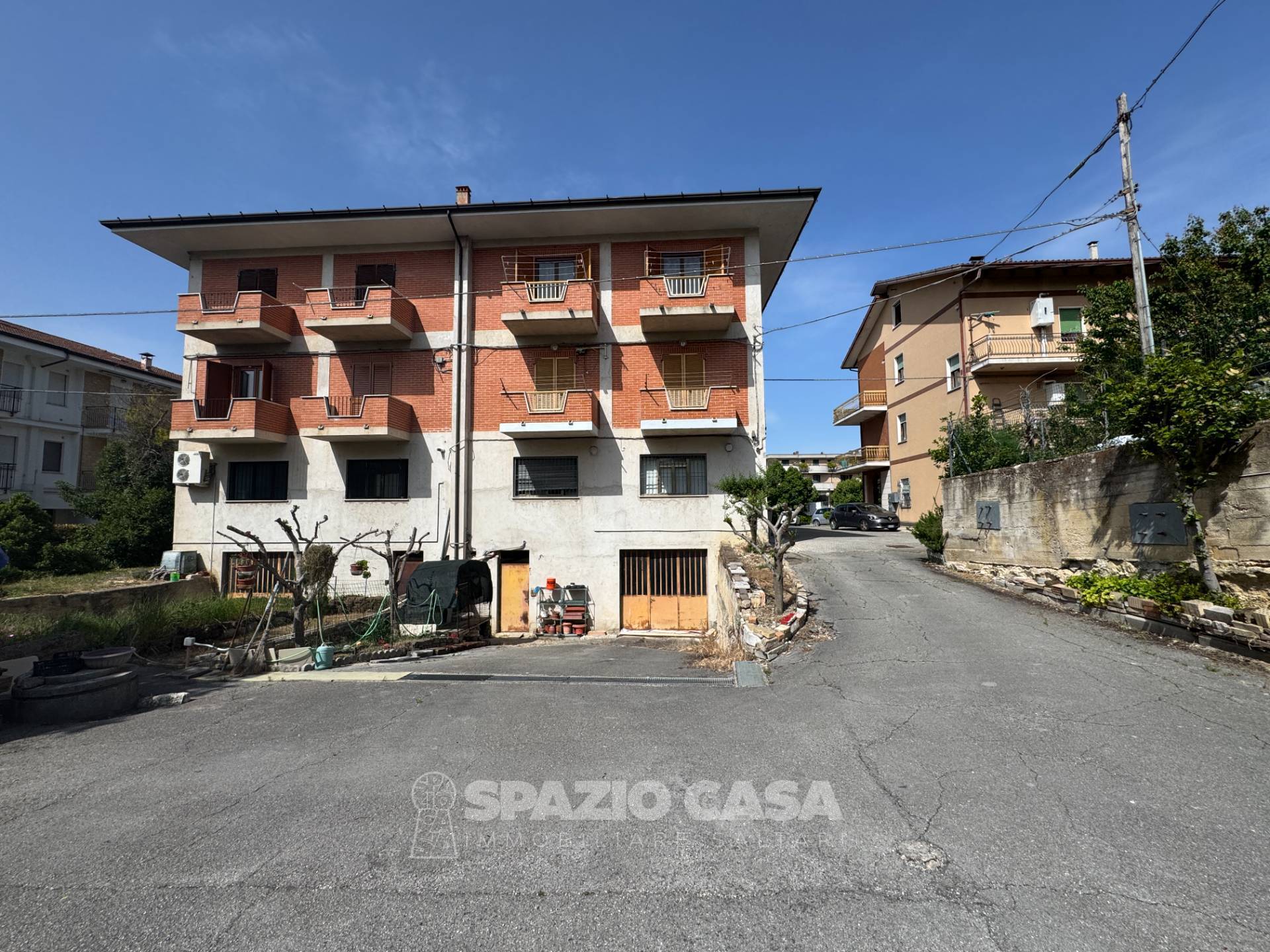 Magazzino con corte in vendita a Monte San Giusto