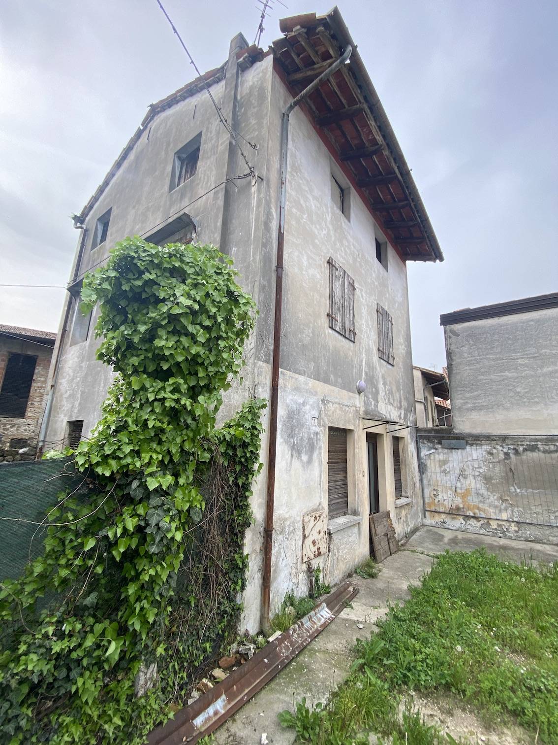 Rustico da ristrutturare in vendita a Pasian di Prato