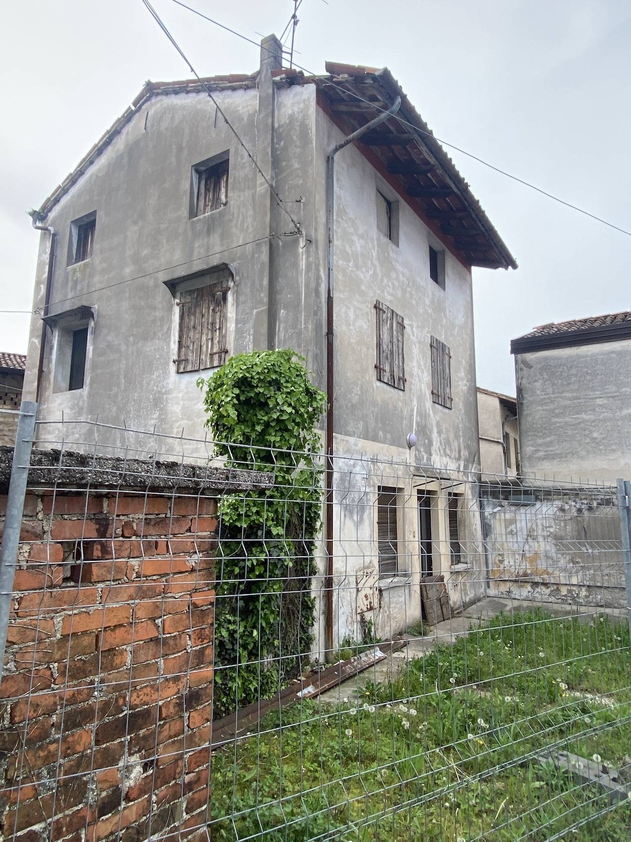 Rustico da ristrutturare in vendita a Pasian di Prato