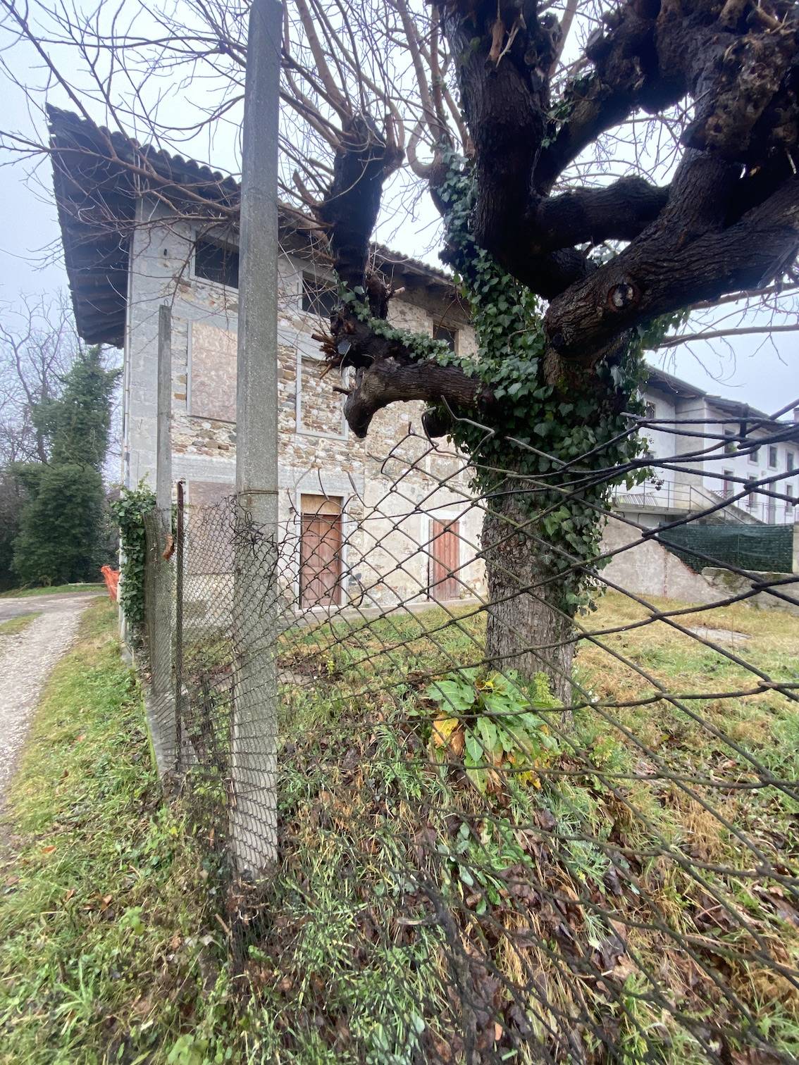 Rustico da ristrutturare in vendita a Moruzzo